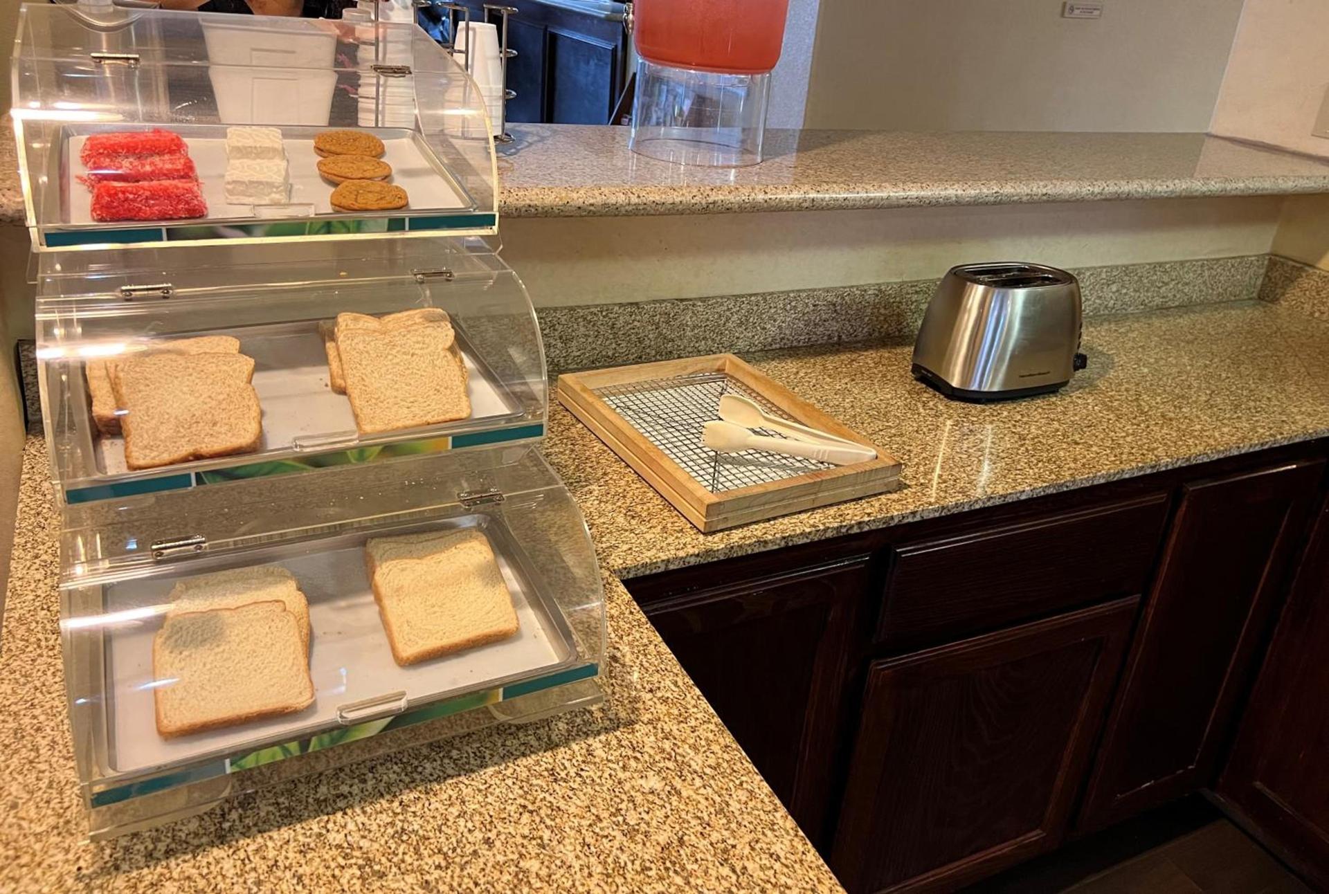 Americas Best Value Inn Pharr/McAllen photo 19