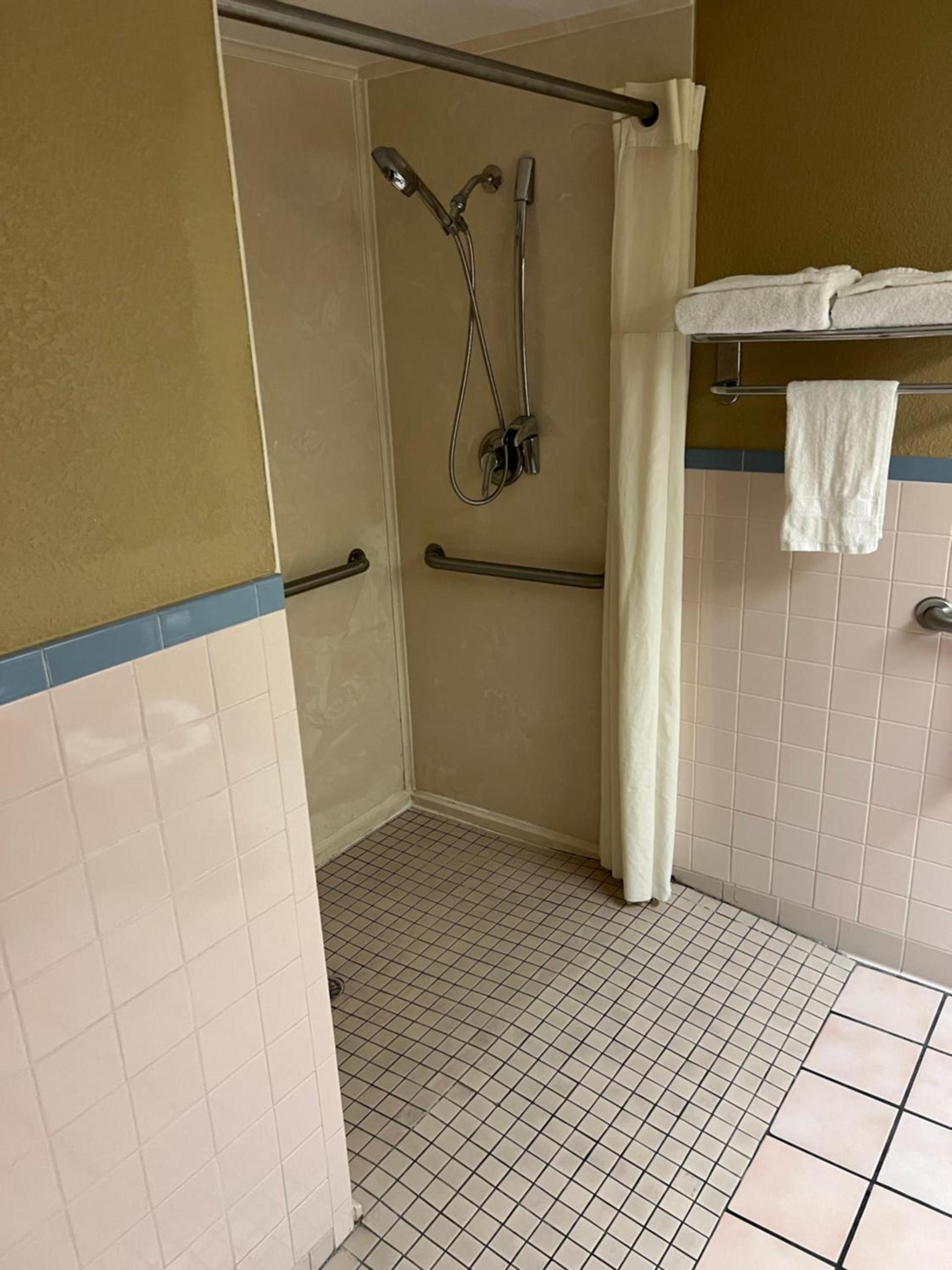 Americas Best Value Inn Pharr/McAllen photo 27