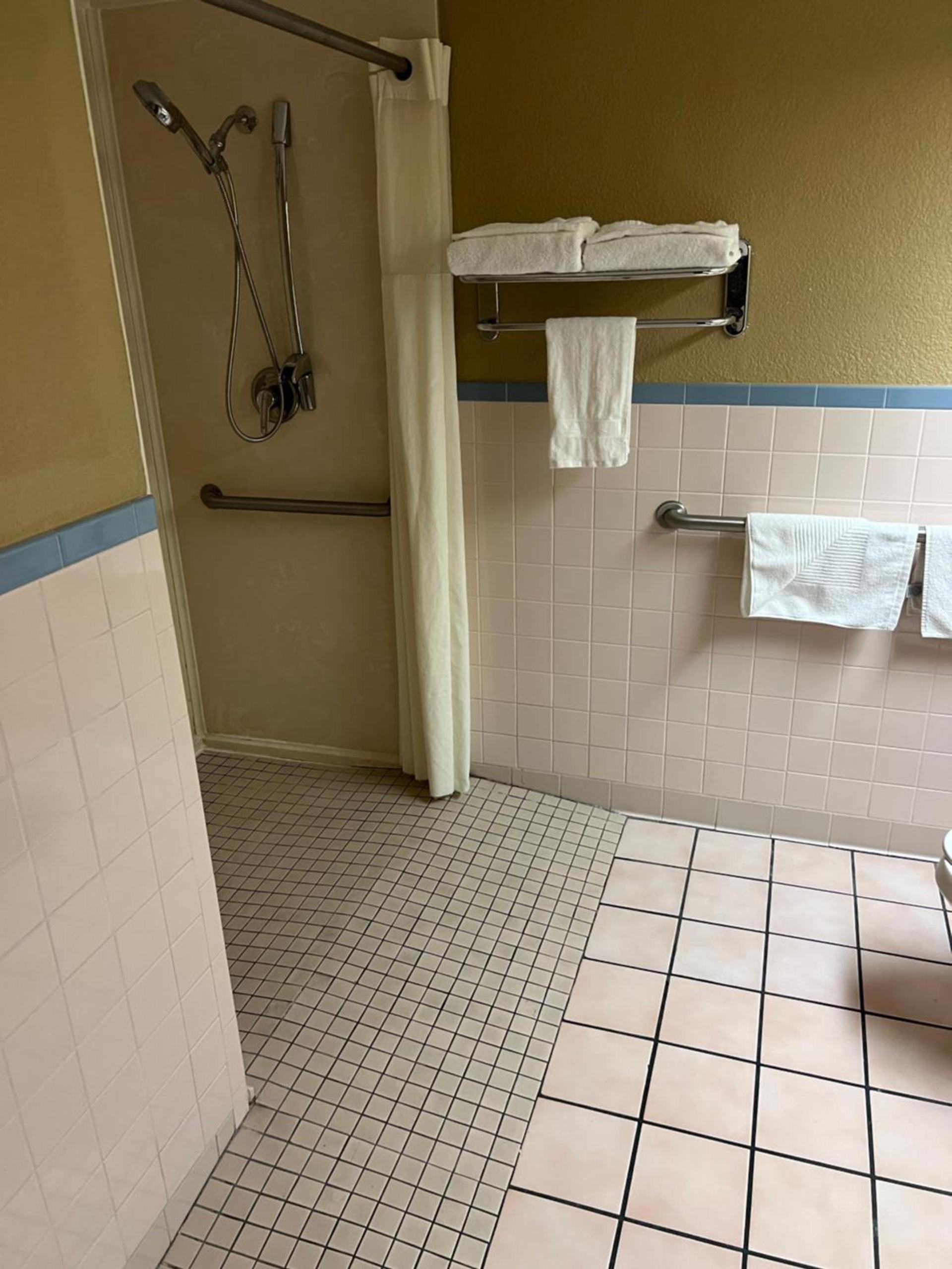 Americas Best Value Inn Pharr/McAllen photo 28