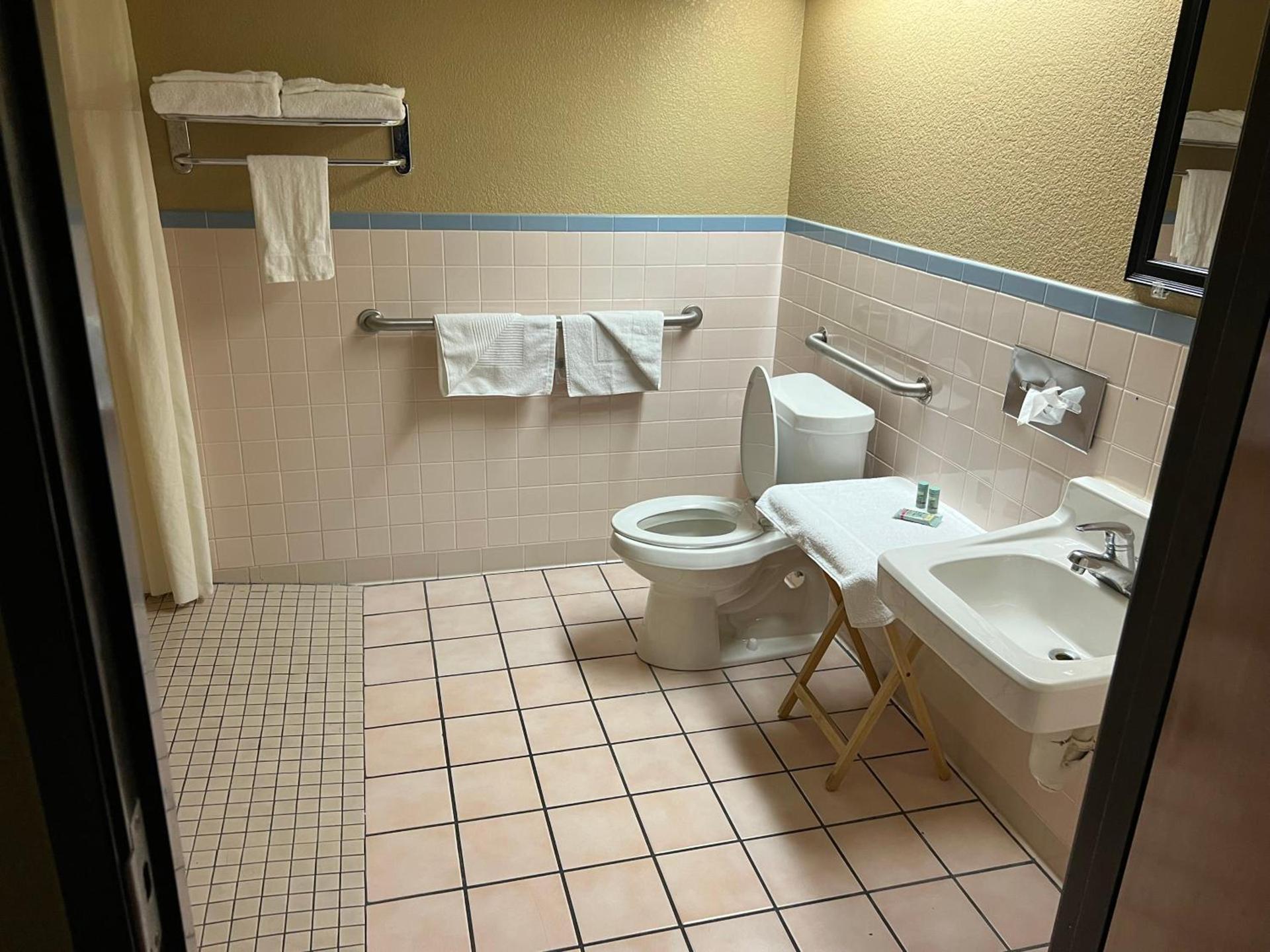 Americas Best Value Inn Pharr/McAllen photo 29