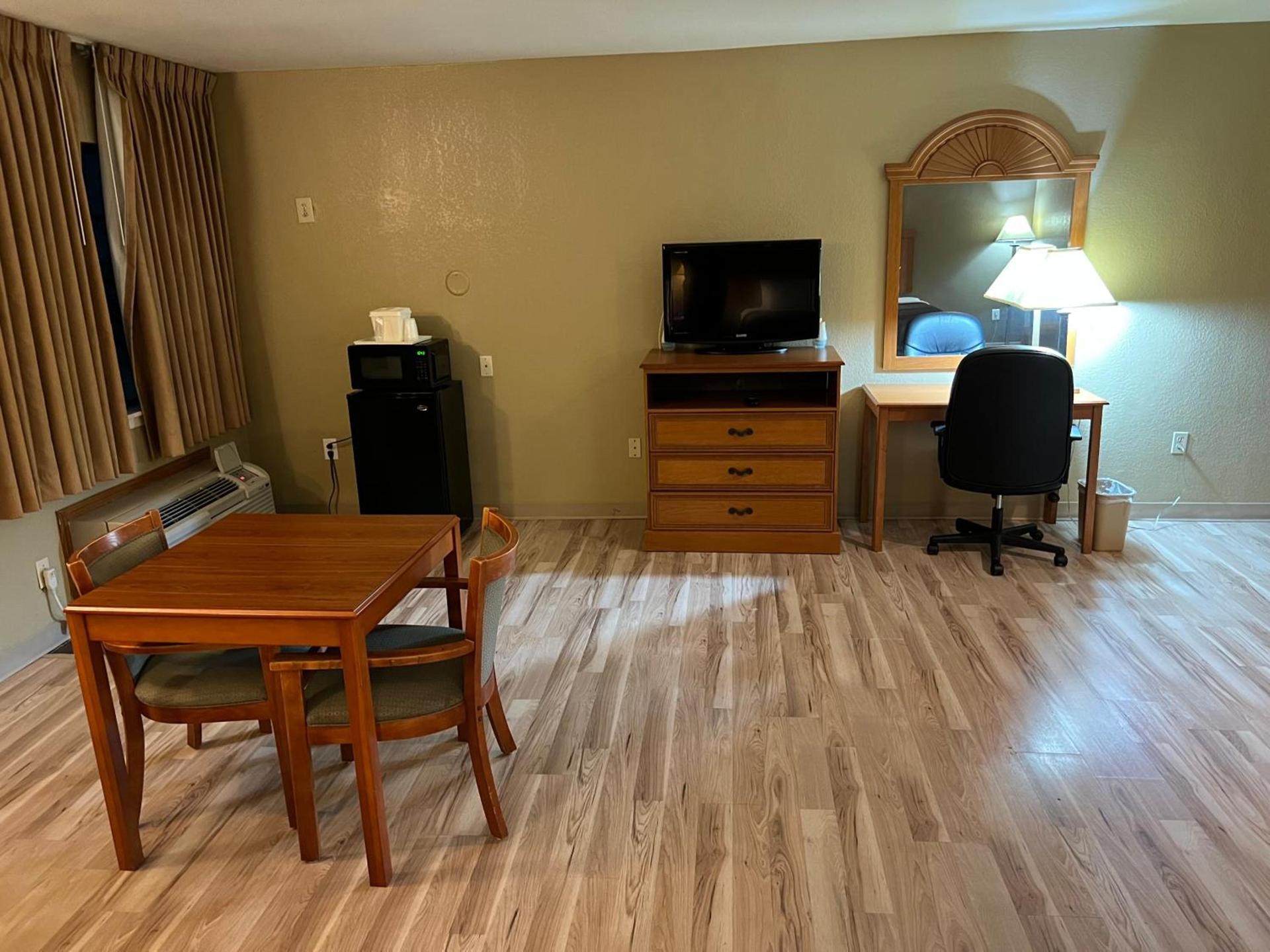 Americas Best Value Inn Pharr/McAllen photo 35