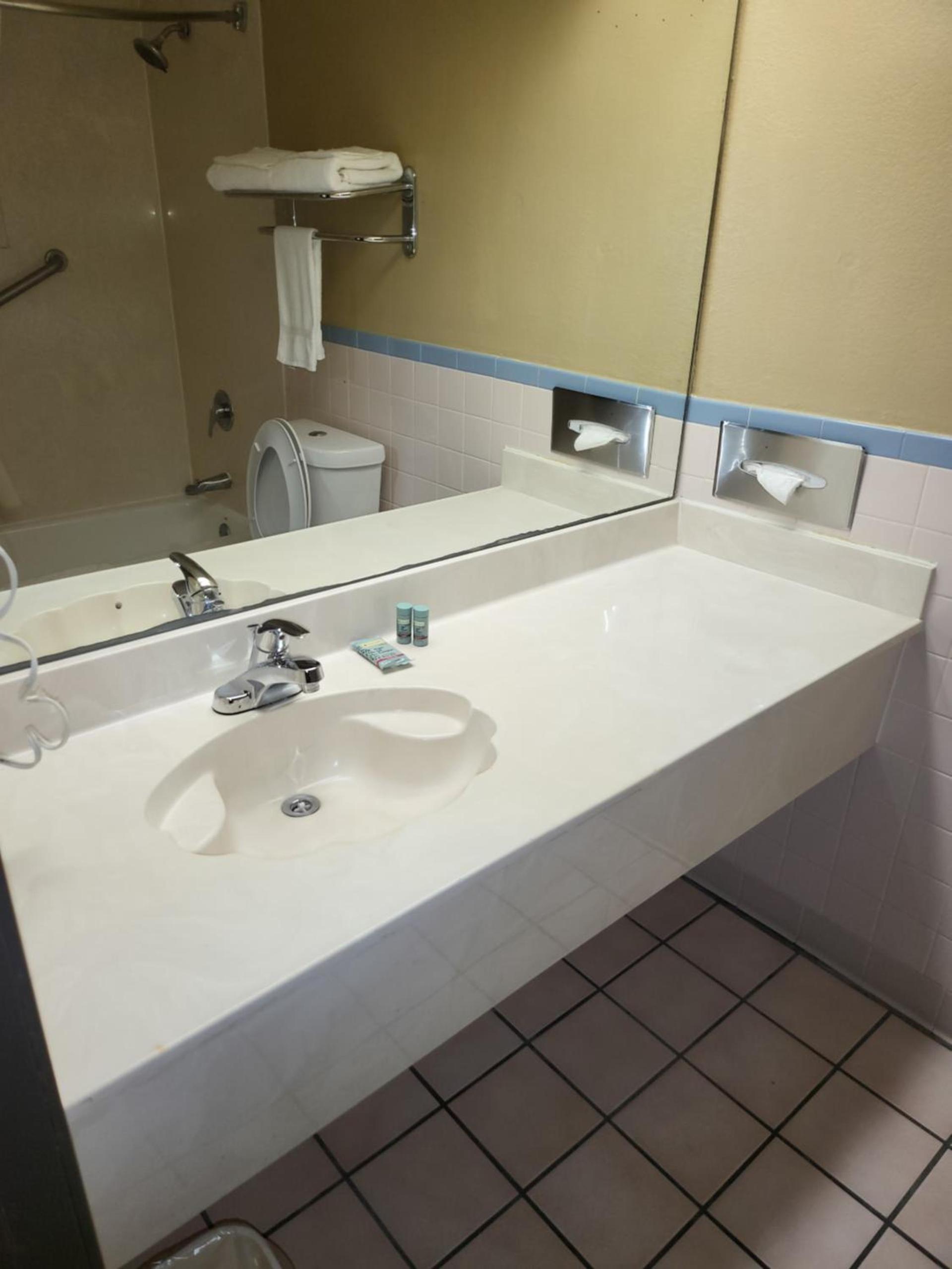 Americas Best Value Inn Pharr/McAllen photo 41