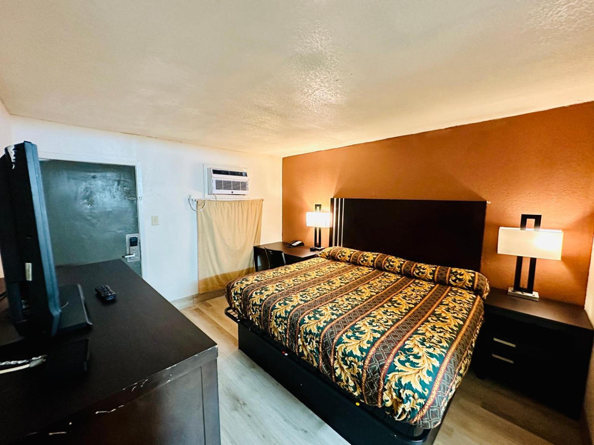 Economy Inn photo 6