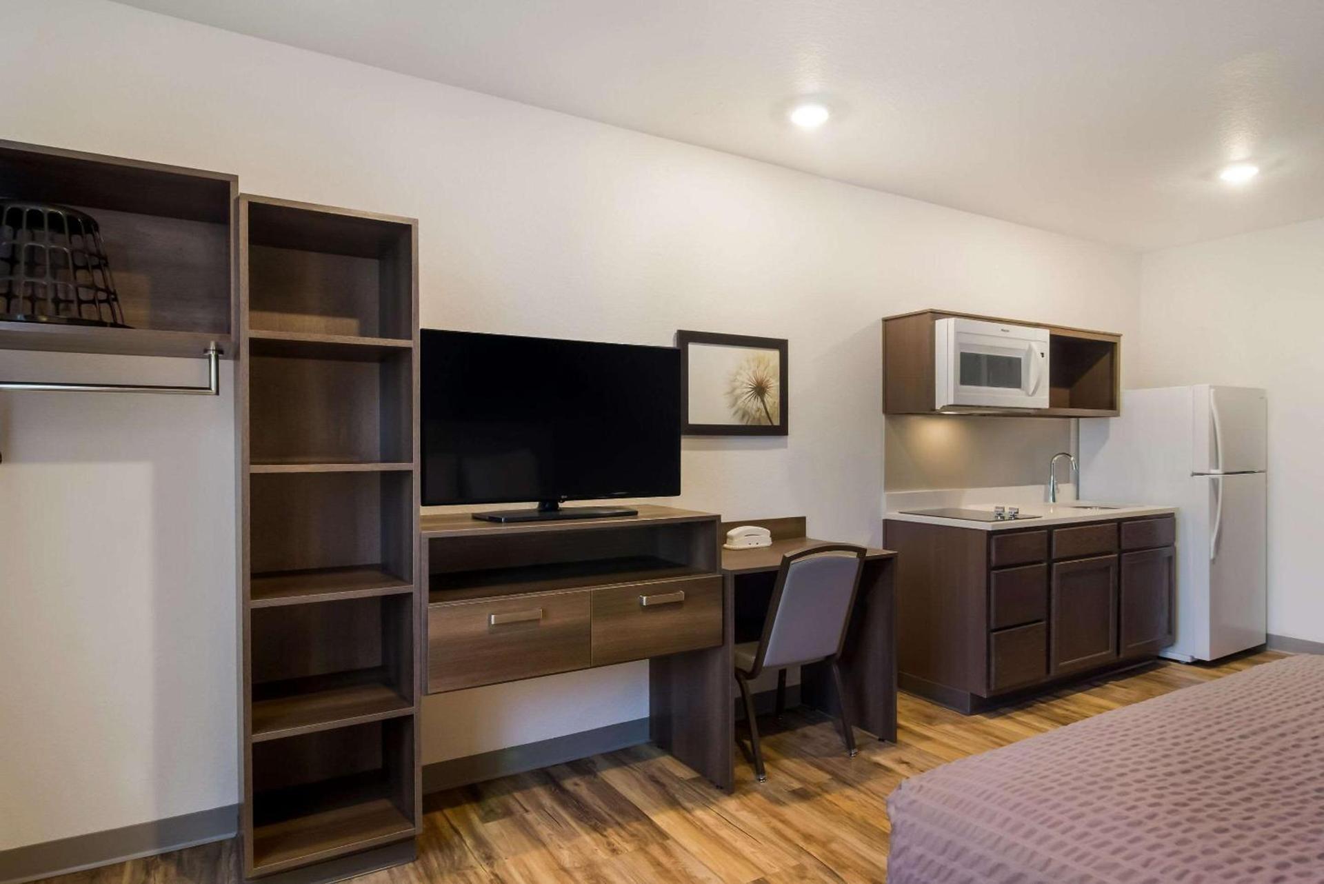 WoodSpring Suites Jacksonville - South photo 14