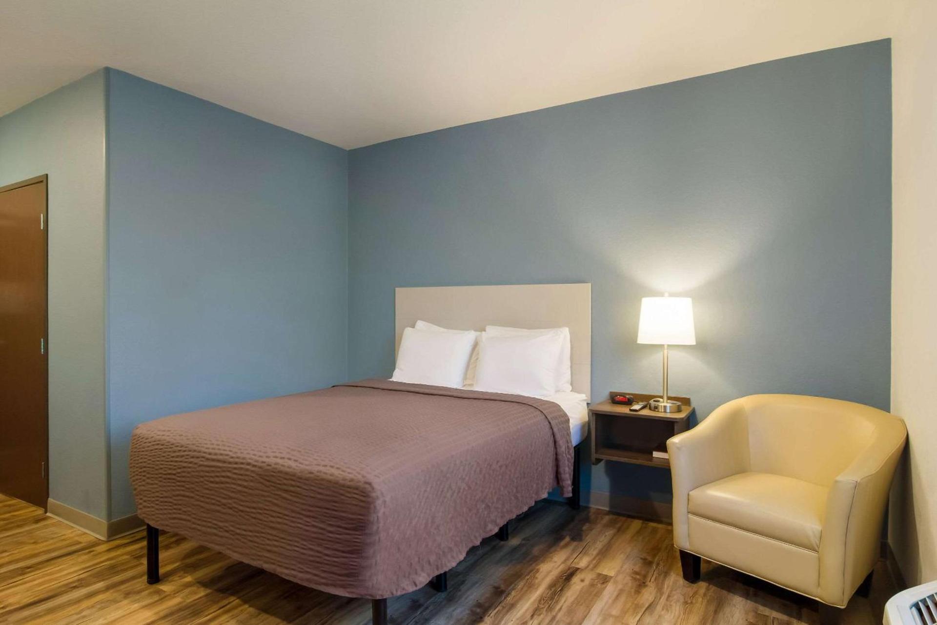 WoodSpring Suites Jacksonville - South photo 15