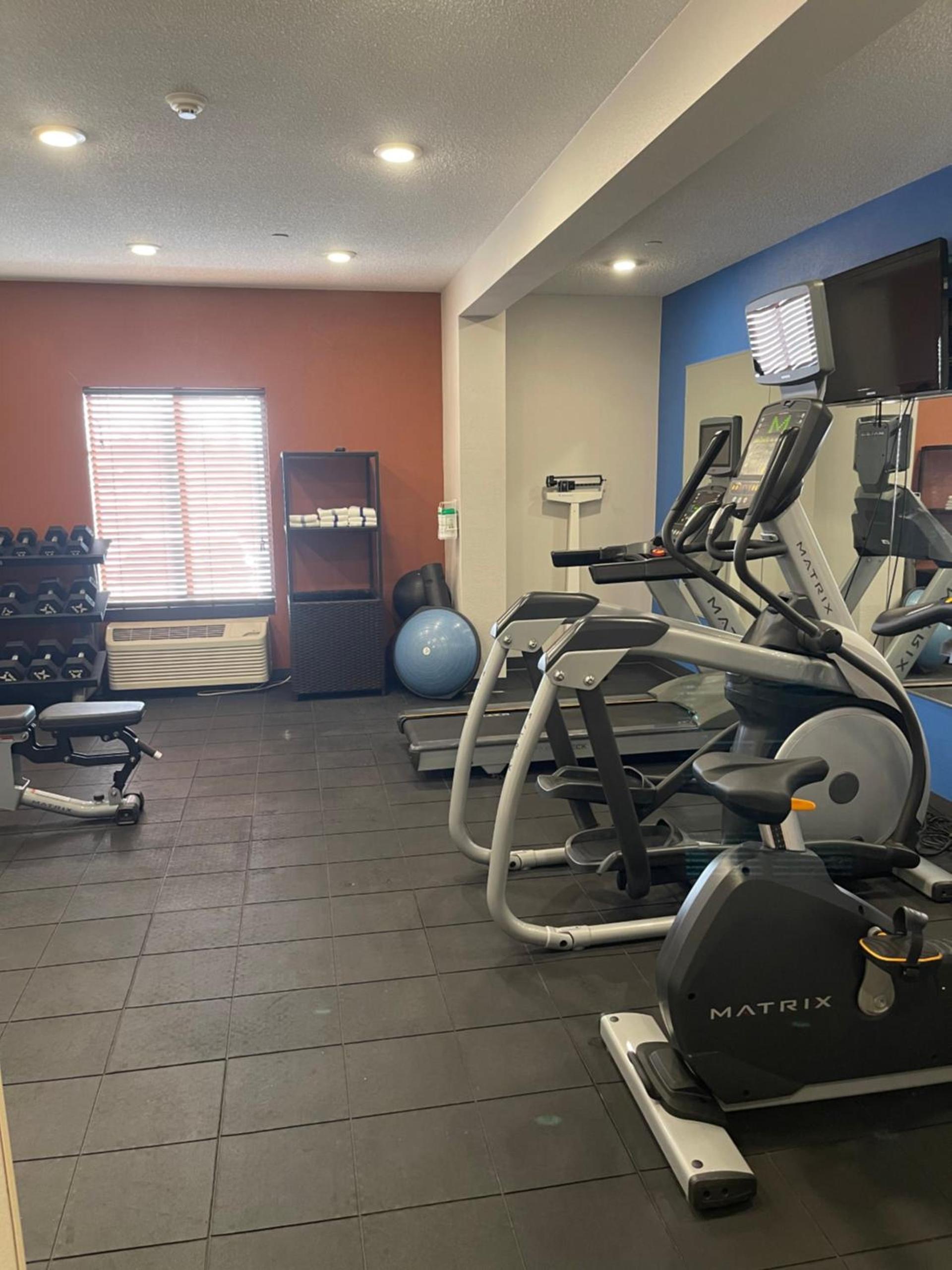 Holiday Inn Express Cedar Rapids - Collins Road by IHG photo 4