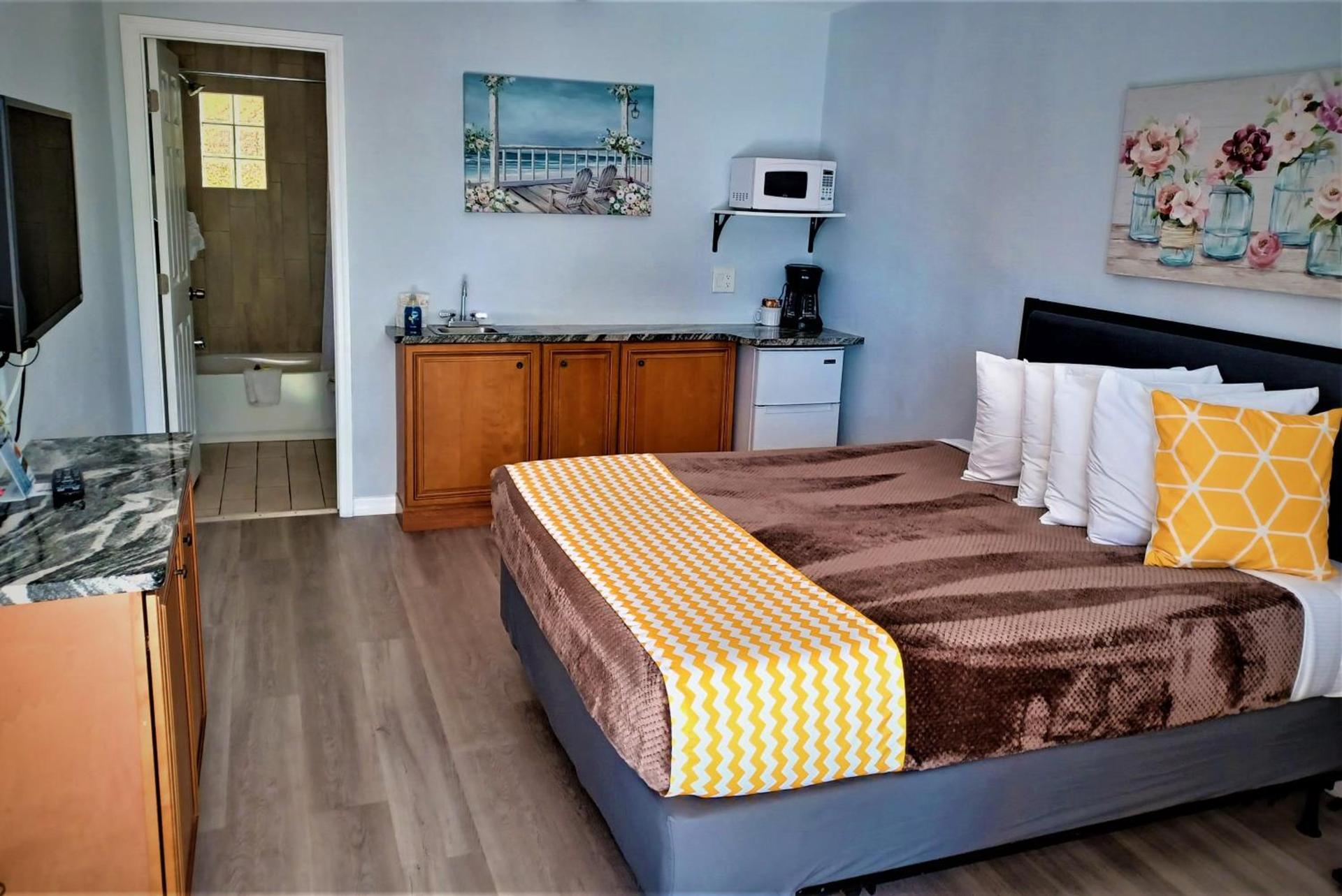 Johns Pass Beach Motel photo 44