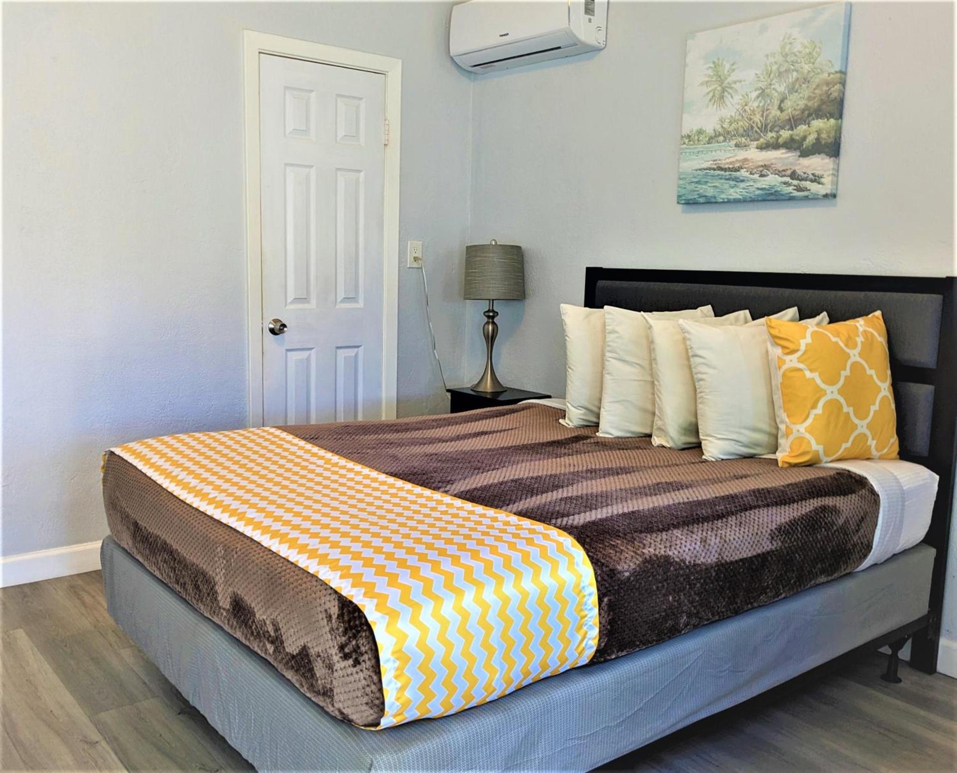 Johns Pass Beach Motel photo 81