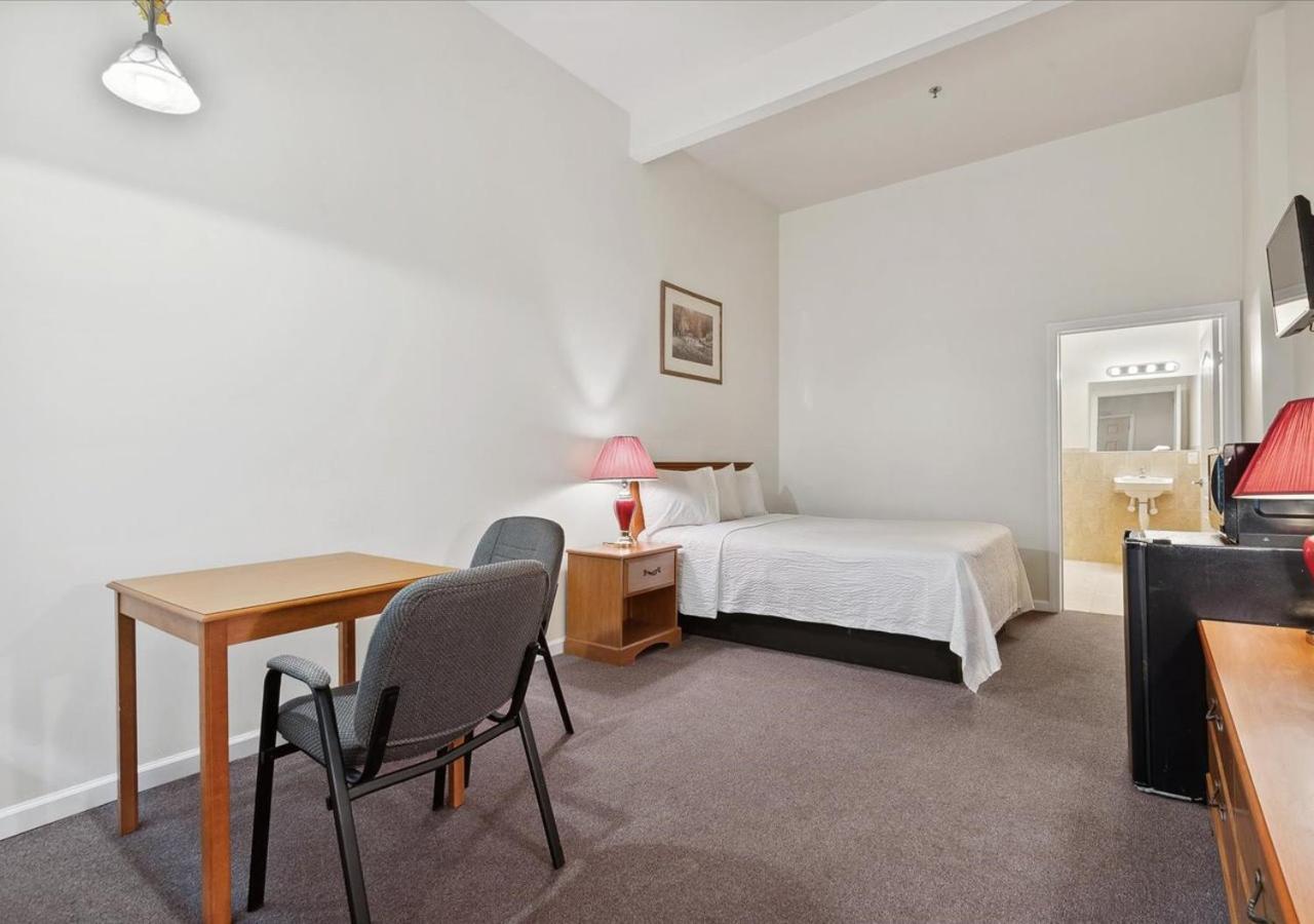 Edison Motor Lodge photo 11