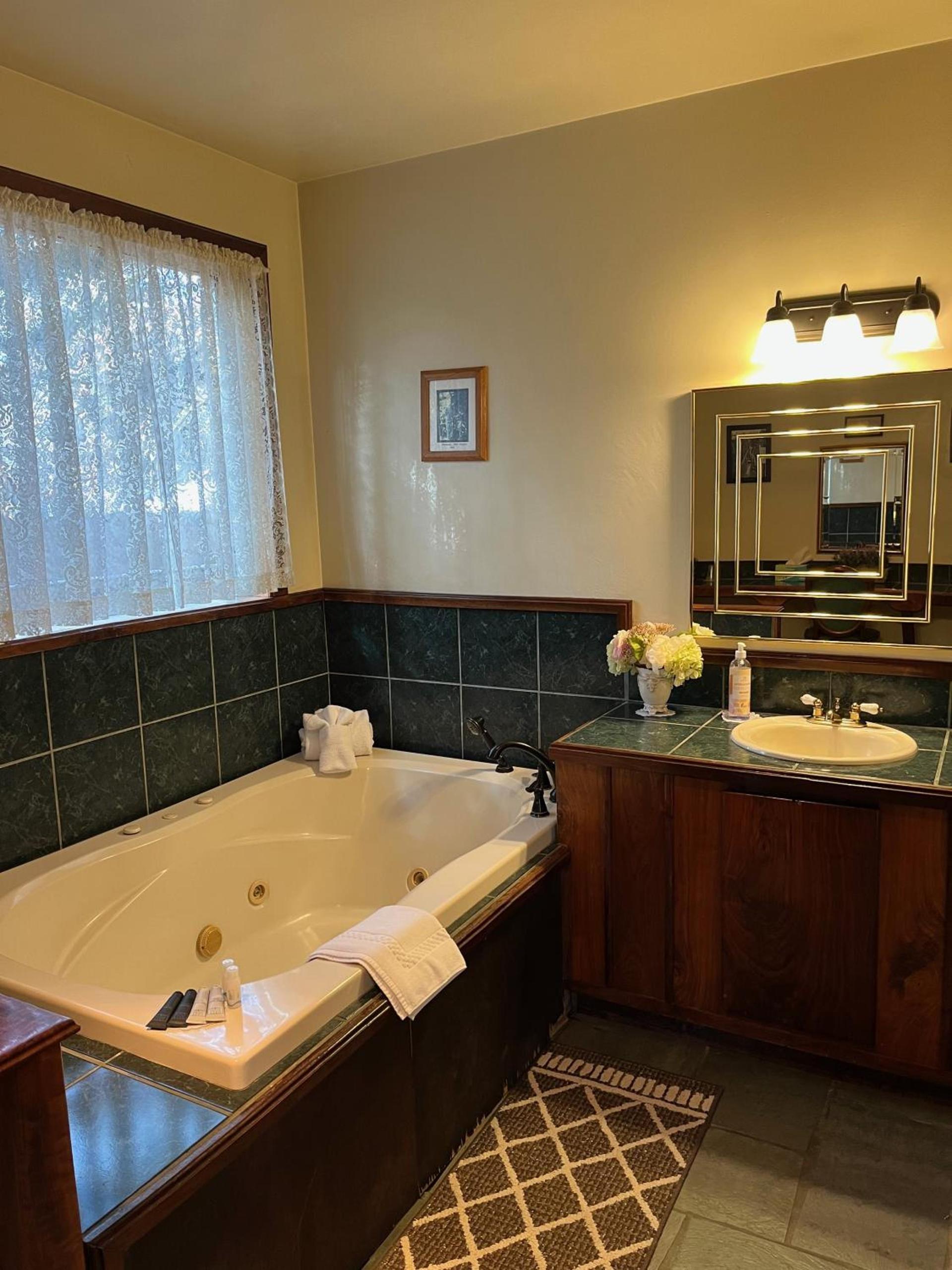 The Lindsay Lodge photo 38
