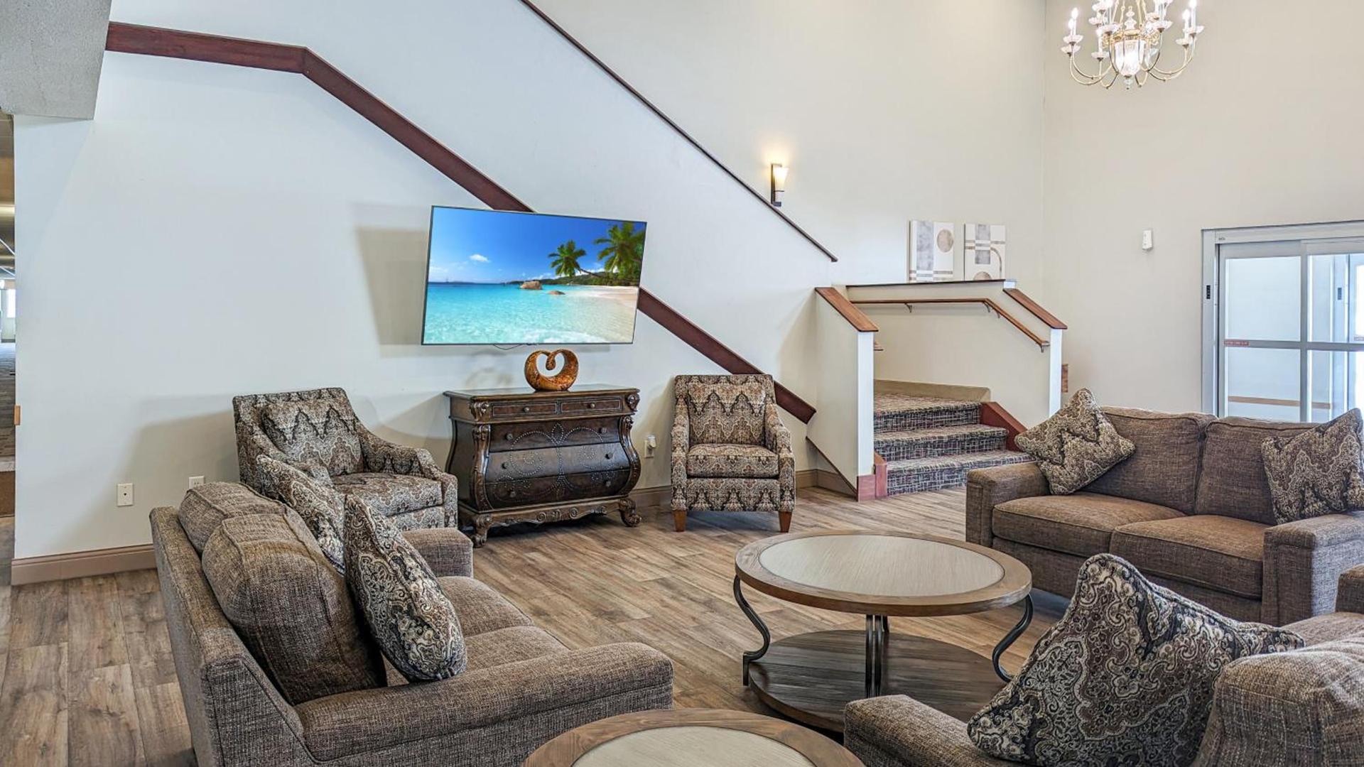 Estherville Hotel & Suites photo 46