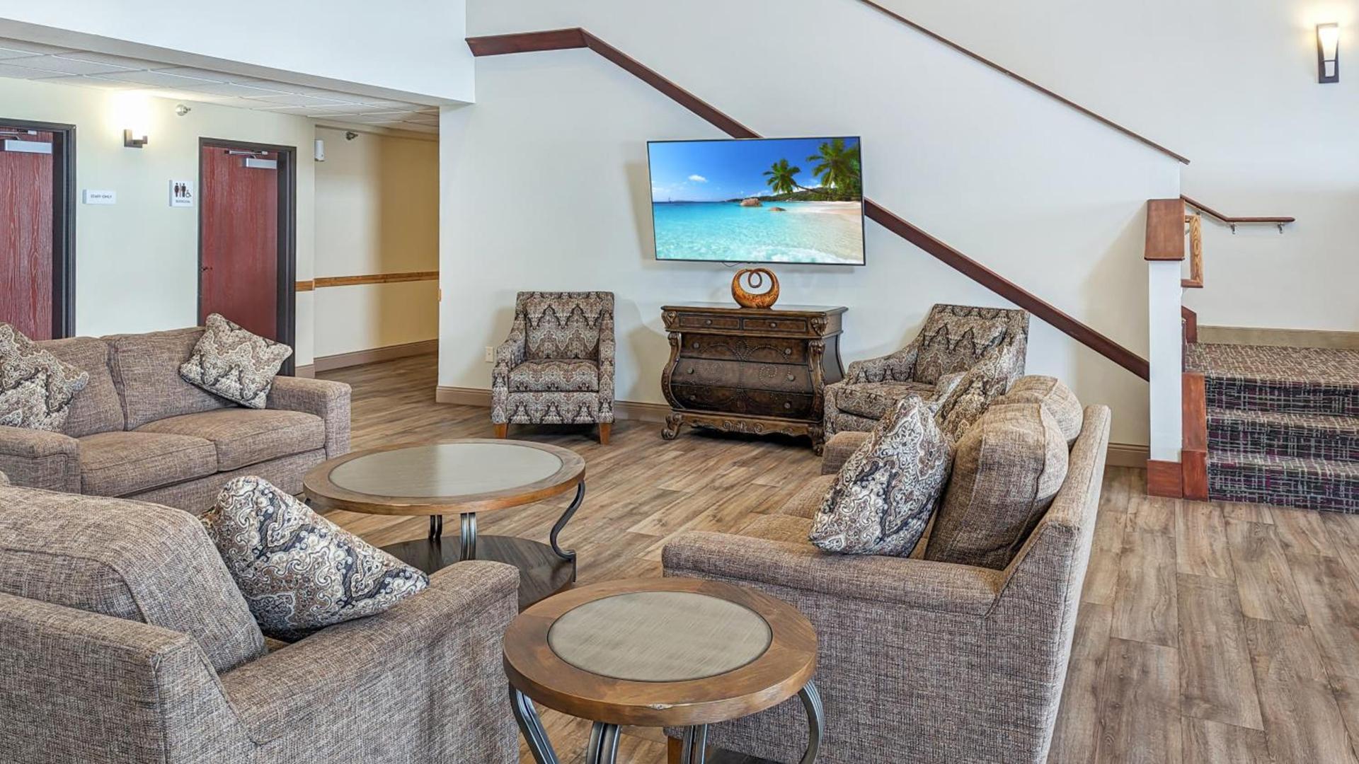 Estherville Hotel & Suites photo 45