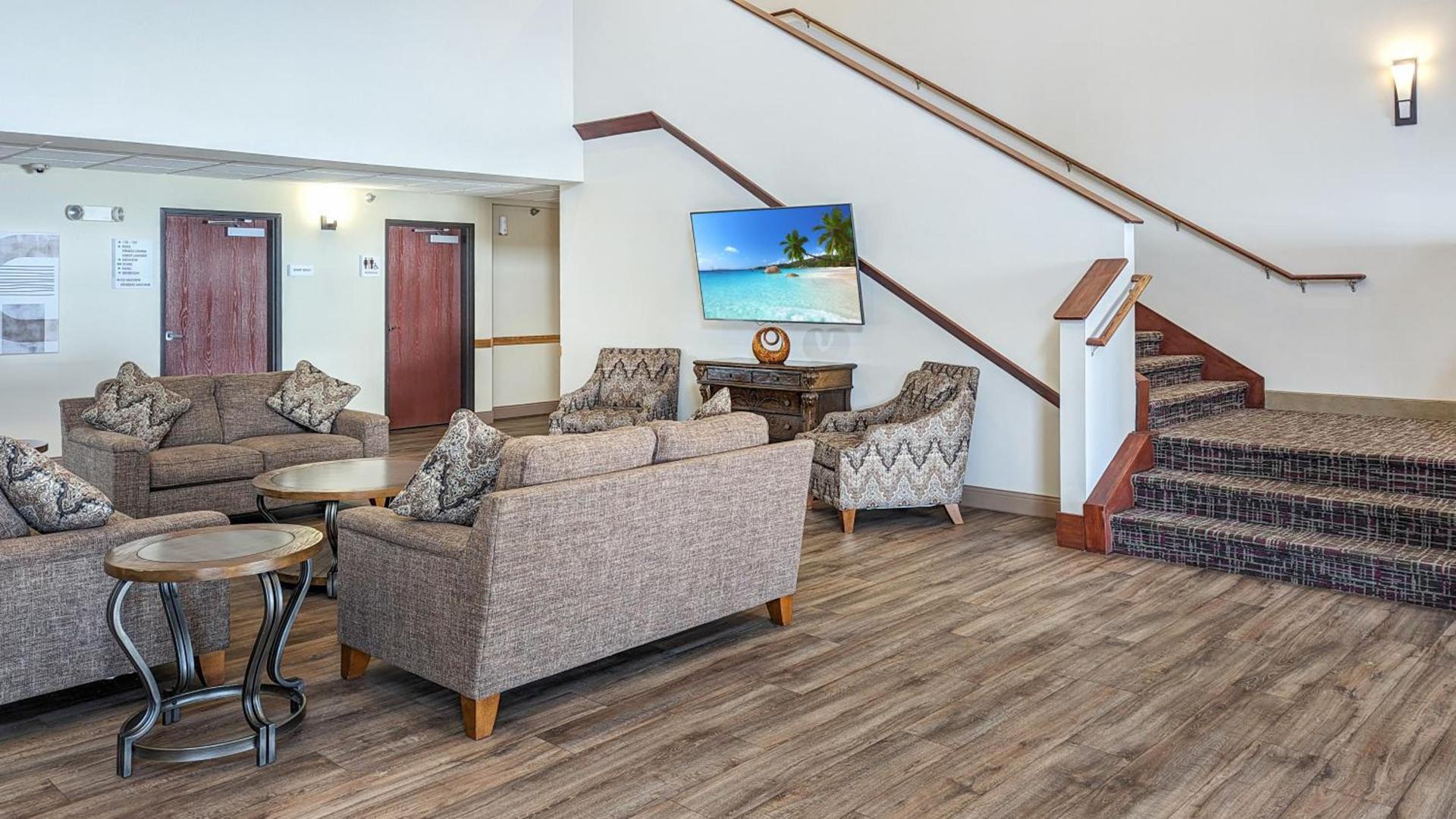 Estherville Hotel & Suites photo 44