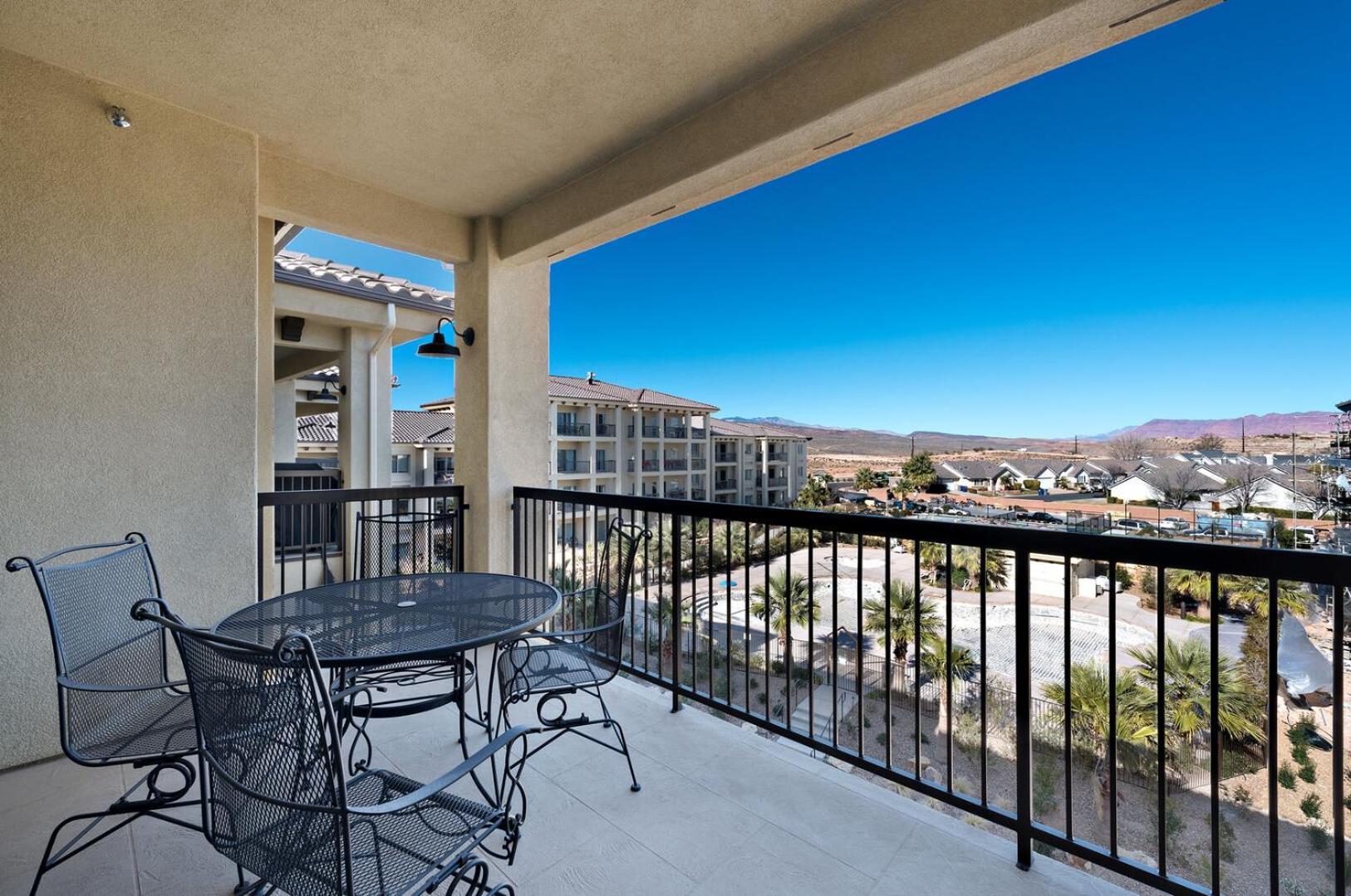 S404-The Penthouse-Fourth Floor 3-bedroom Pool View photo 27