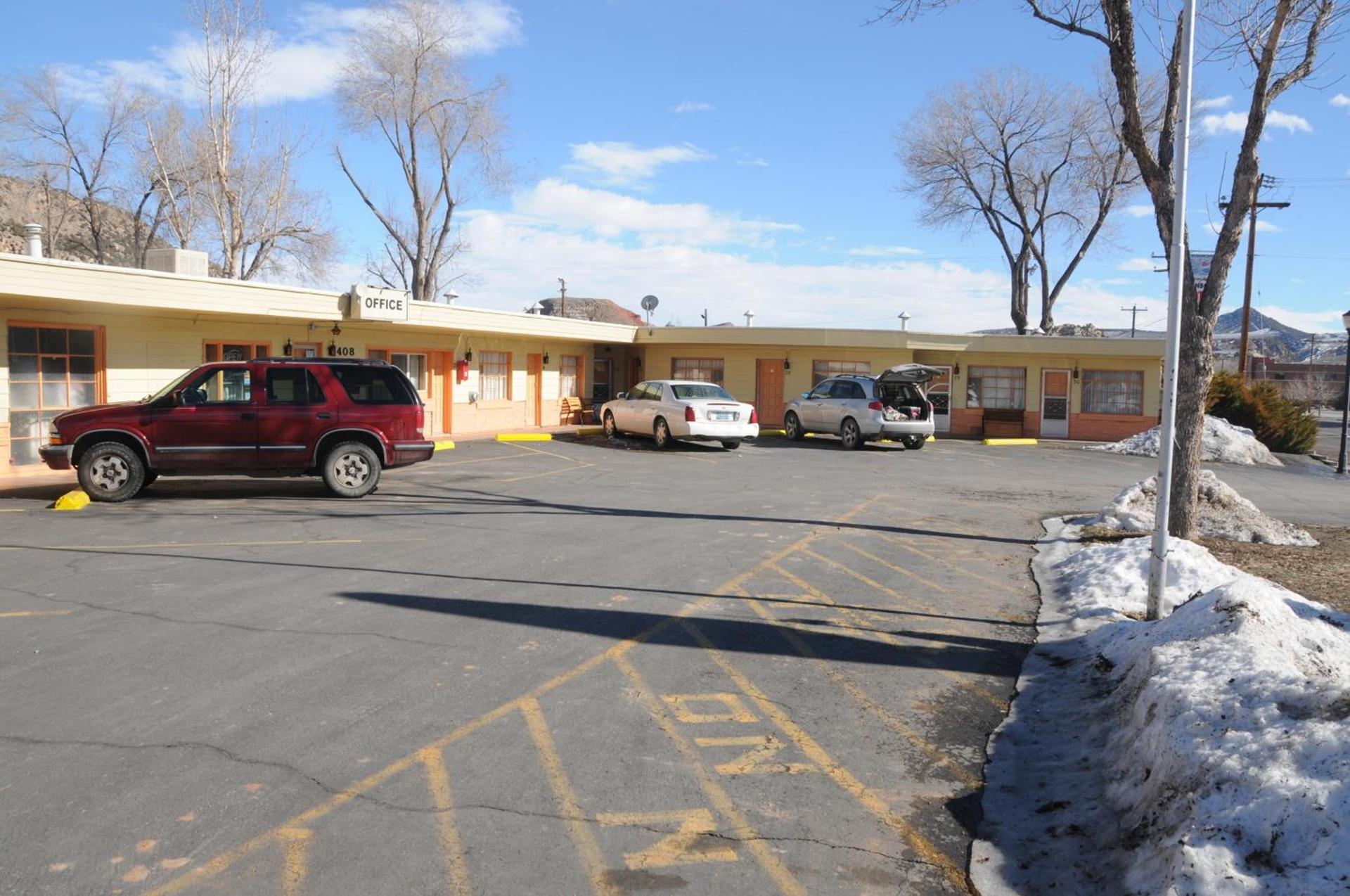 Rainbow Motel photo 32