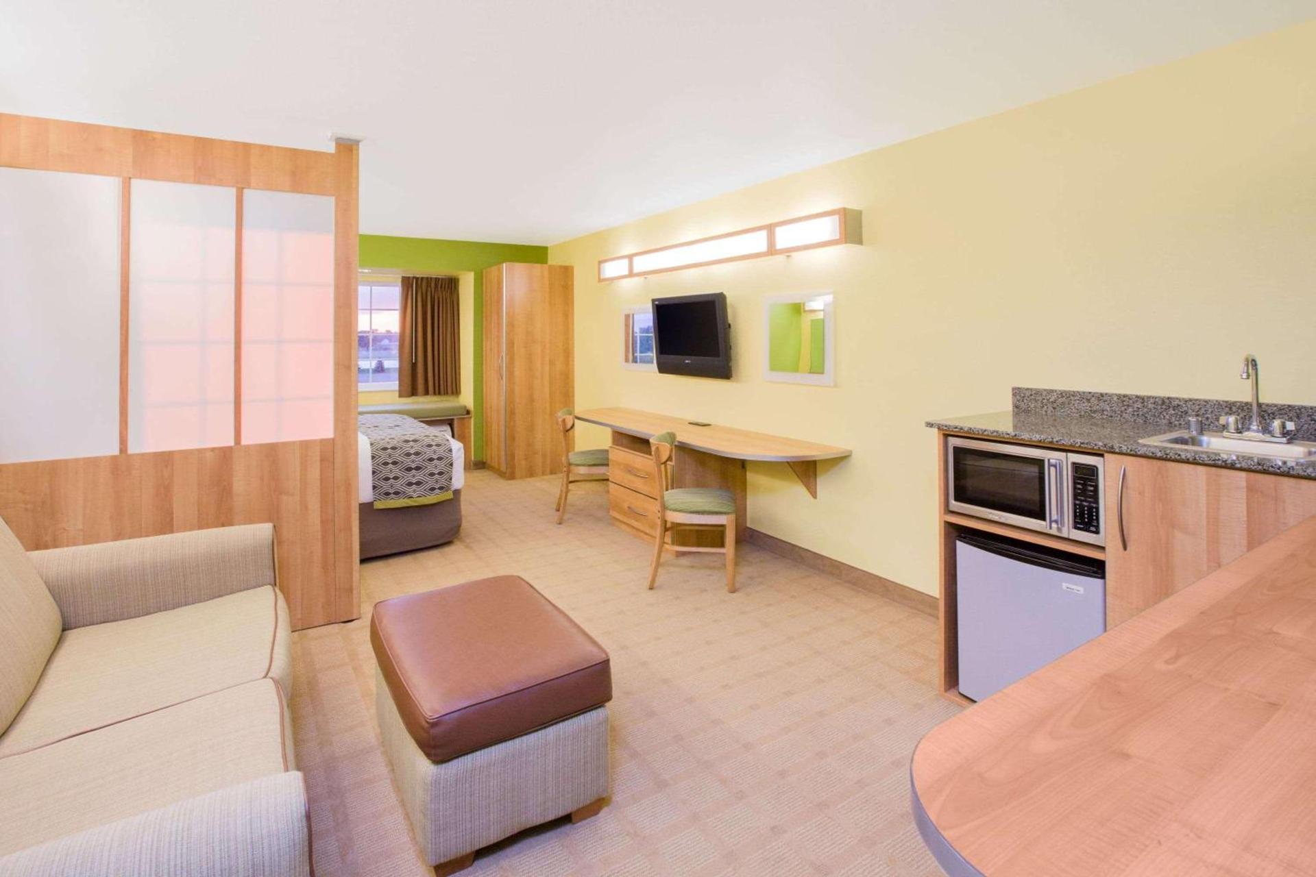Microtel Inn & Suites by Wyndham Delphos photo 10