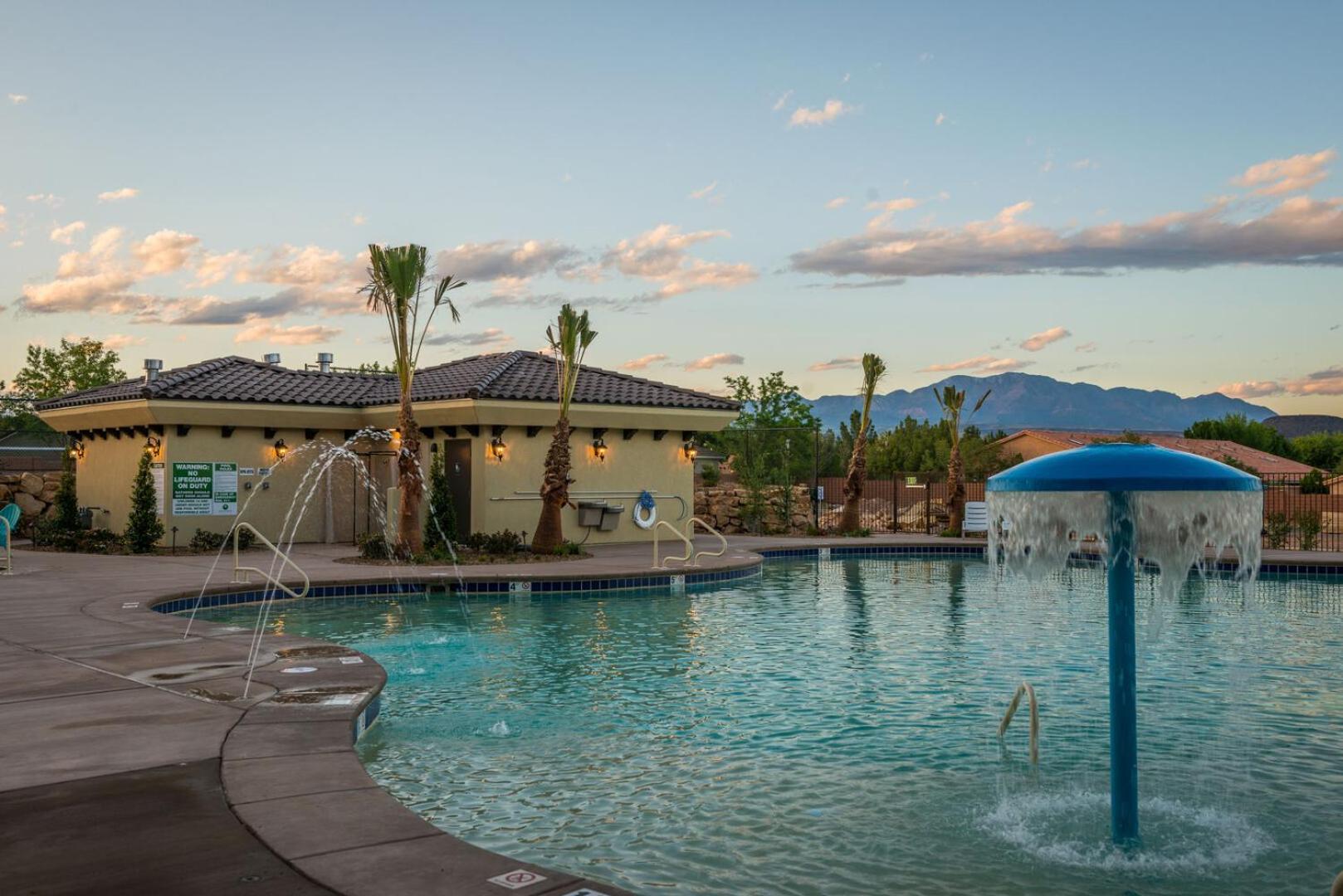 S302-Snow Canyon Suite-Third Floor 4-bedroom Pool View photo 15