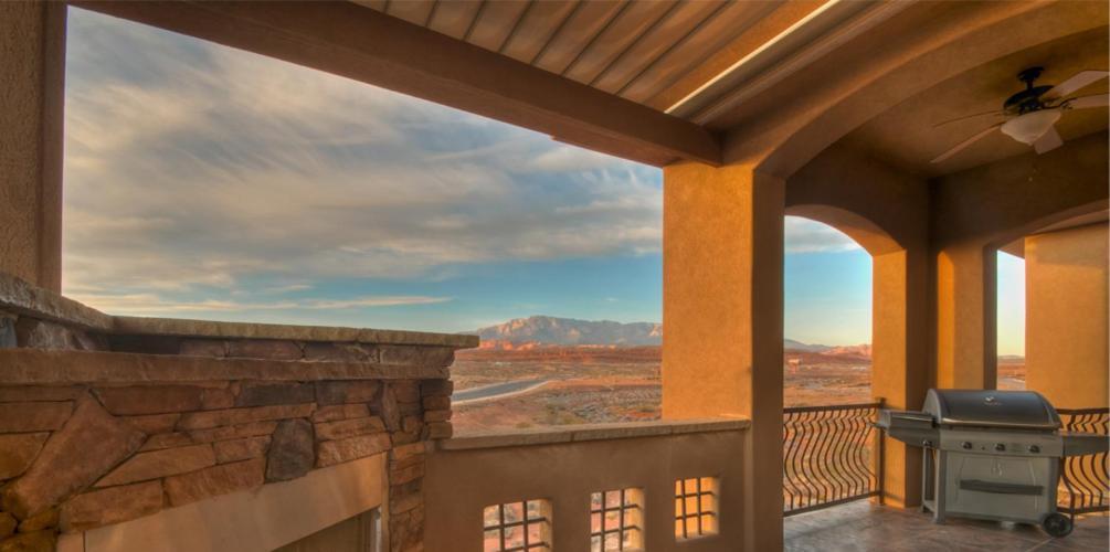 D13-Amazing Red Cliff View-Third Floor 3-bedroom Sunset View photo 5