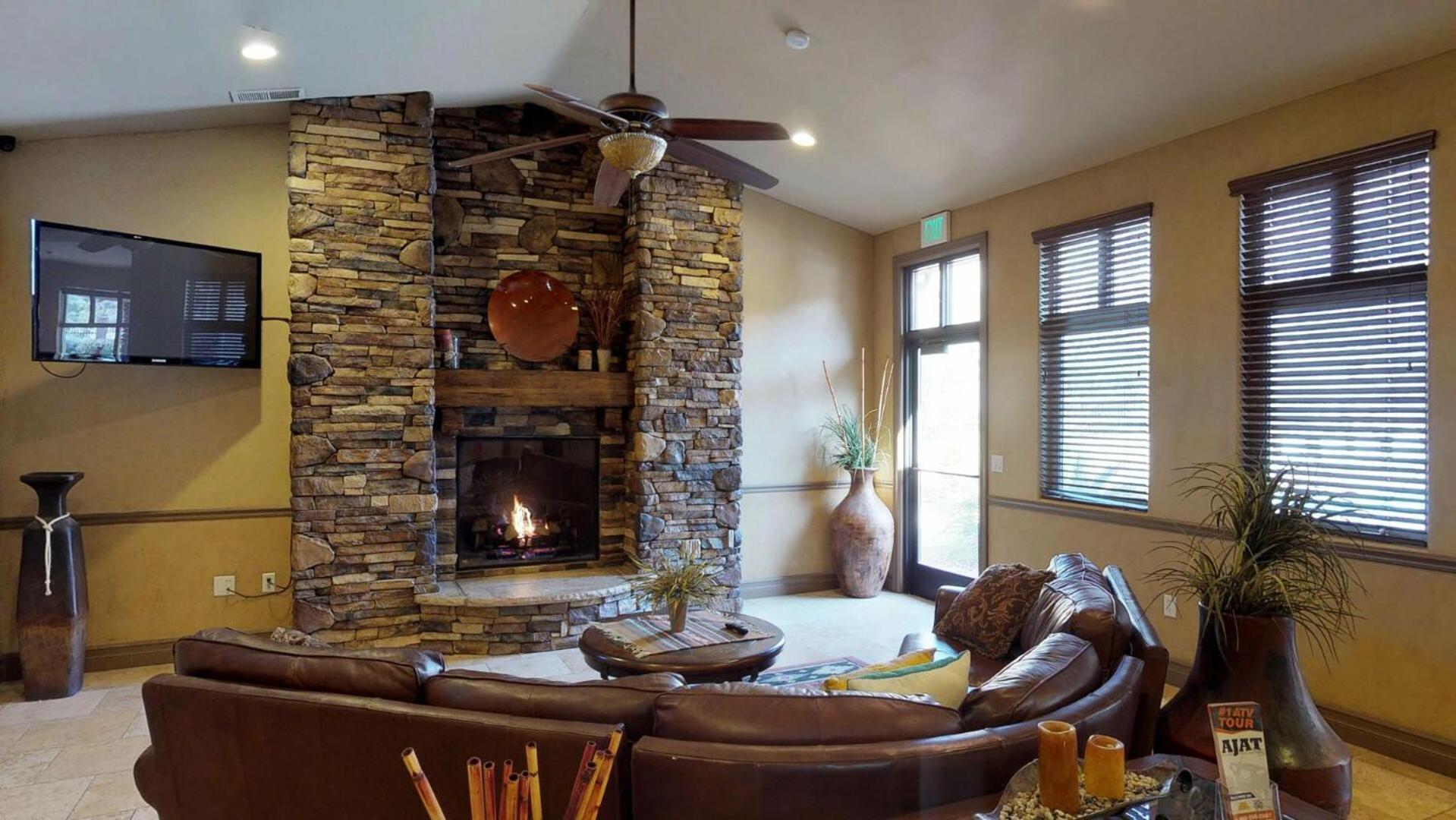 D13-Amazing Red Cliff View-Third Floor 3-bedroom Sunset View photo 28