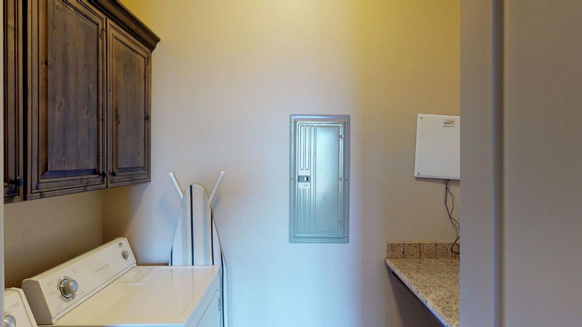 D13-Amazing Red Cliff View-Third Floor 3-bedroom Sunset View photo 27