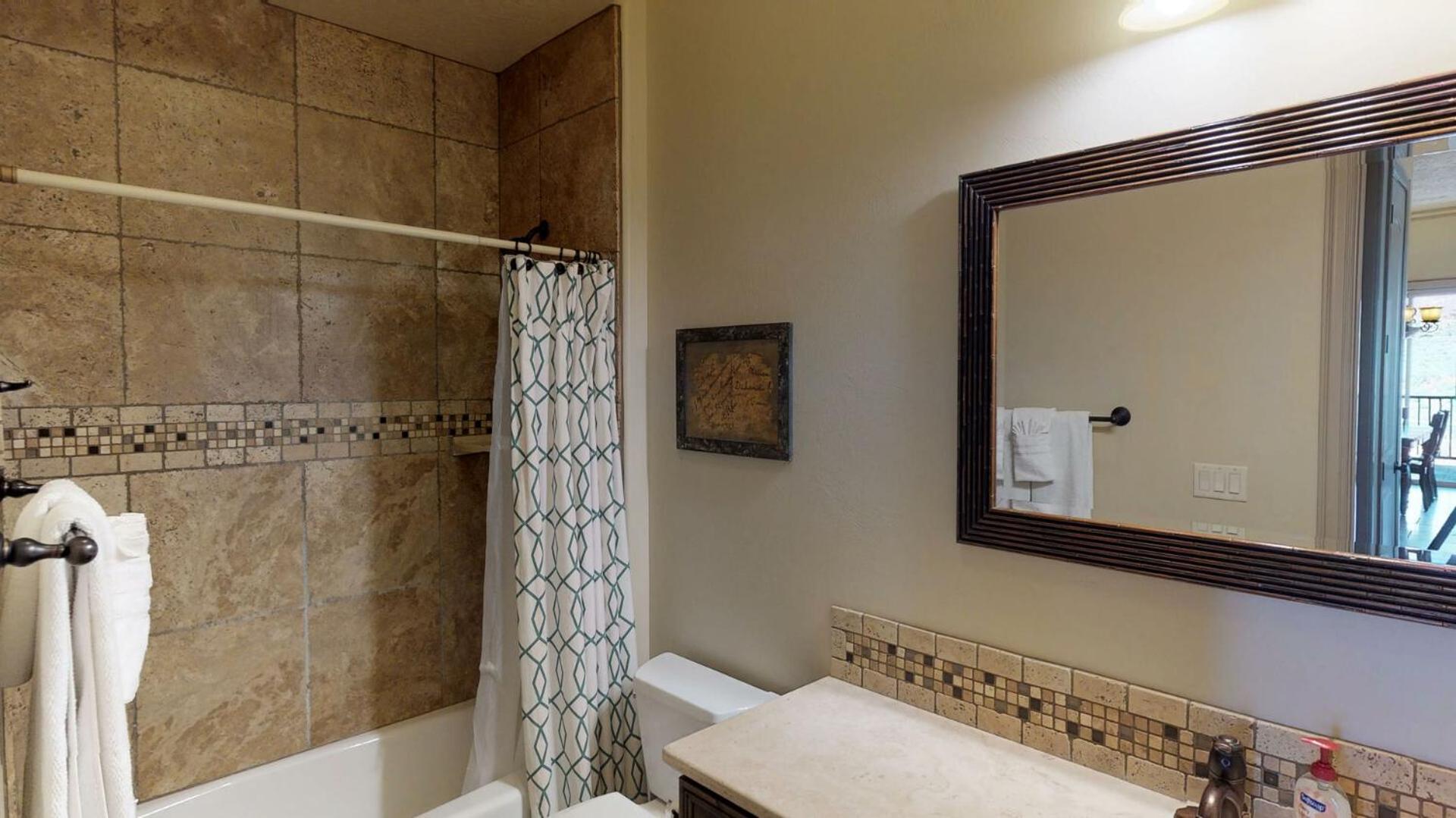 D13-Amazing Red Cliff View-Third Floor 3-bedroom Sunset View photo 10