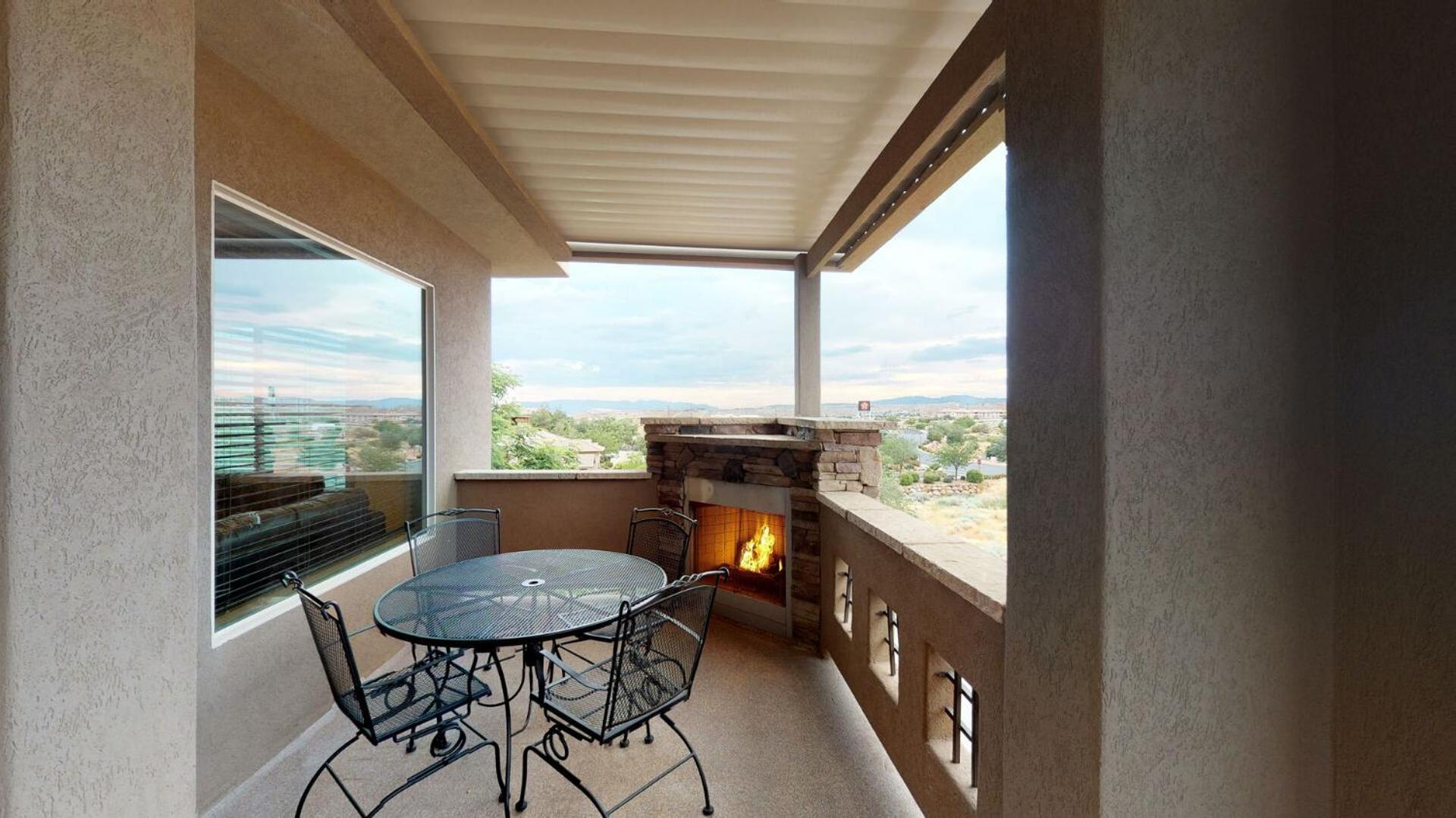 D13-Amazing Red Cliff View-Third Floor 3-bedroom Sunset View photo 4