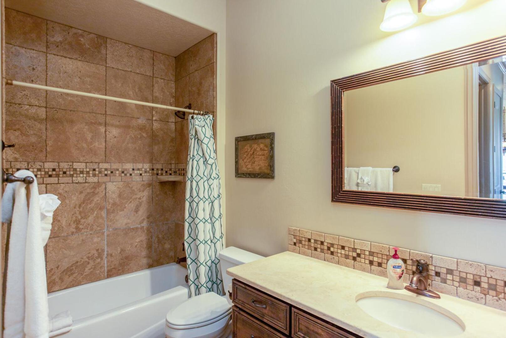 D13-Amazing Red Cliff View-Third Floor 3-bedroom Sunset View photo 20