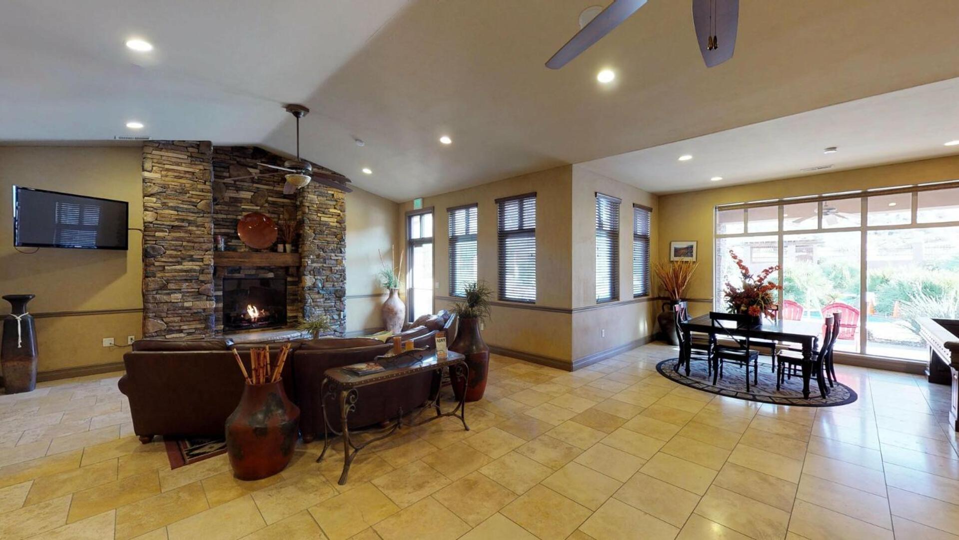 D13-Amazing Red Cliff View-Third Floor 3-bedroom Sunset View photo 24