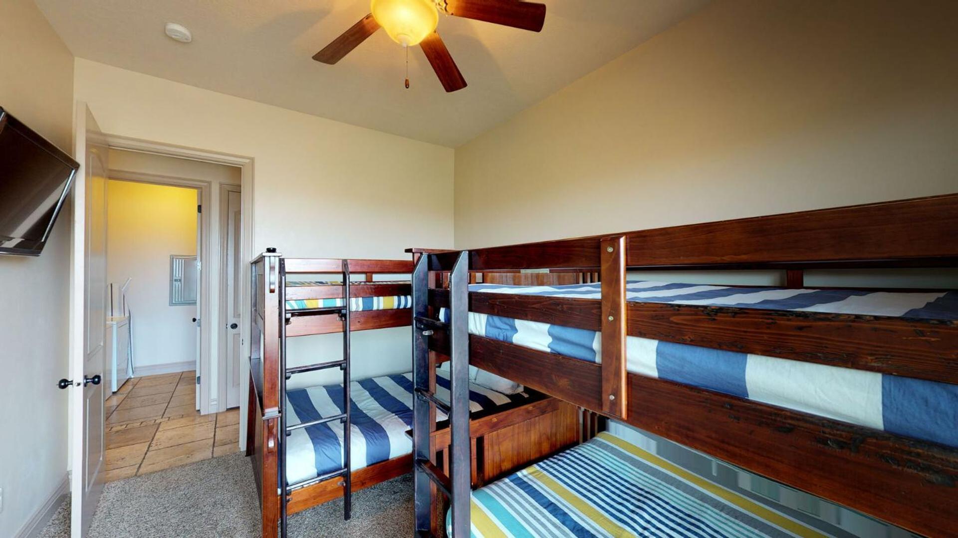 D13-Amazing Red Cliff View-Third Floor 3-bedroom Sunset View photo 32