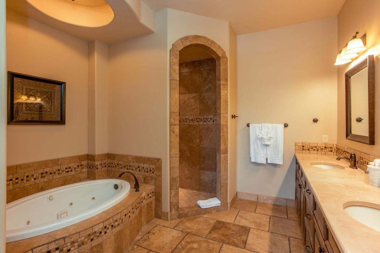 D13-Amazing Red Cliff View-Third Floor 3-bedroom Sunset View photo 21