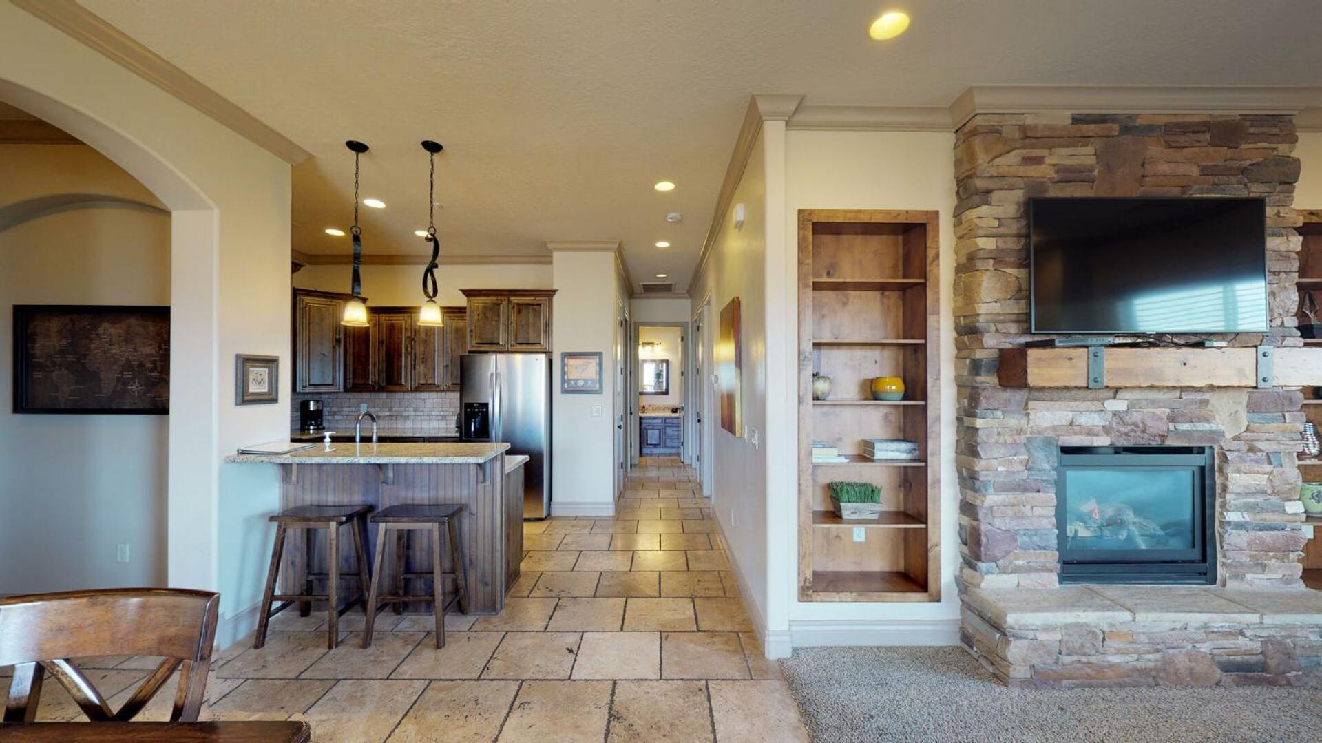 D13-Amazing Red Cliff View-Third Floor 3-bedroom Sunset View photo 23