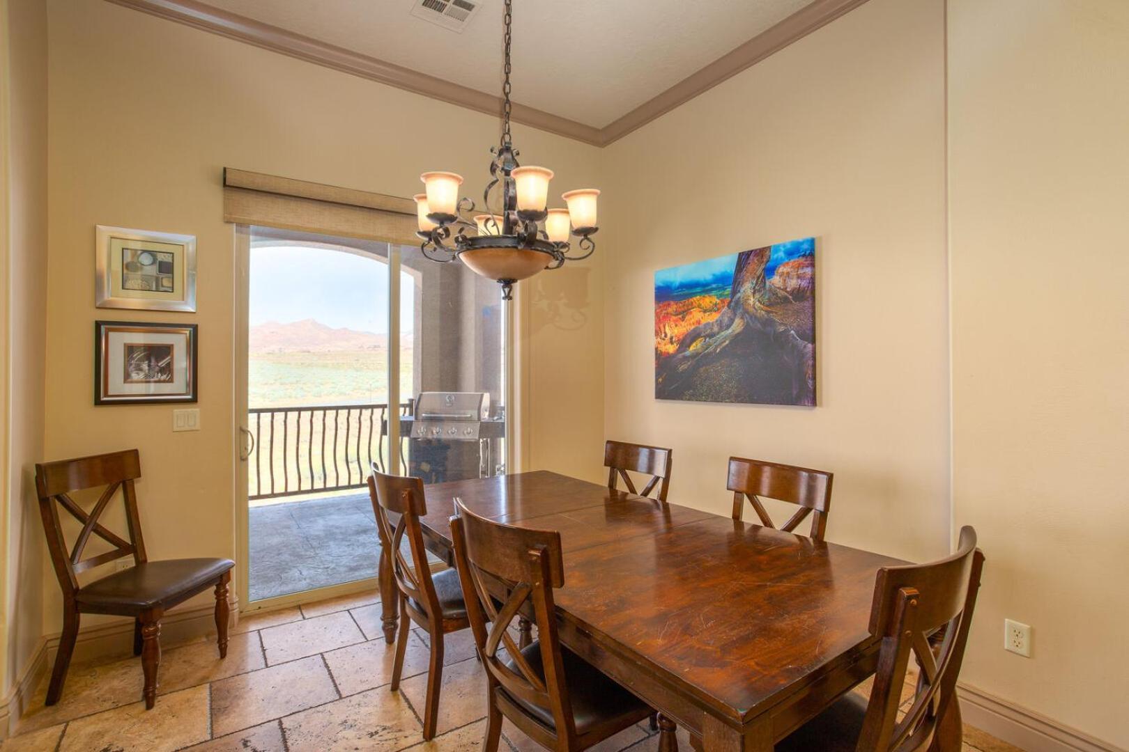 D13-Amazing Red Cliff View-Third Floor 3-bedroom Sunset View photo 6