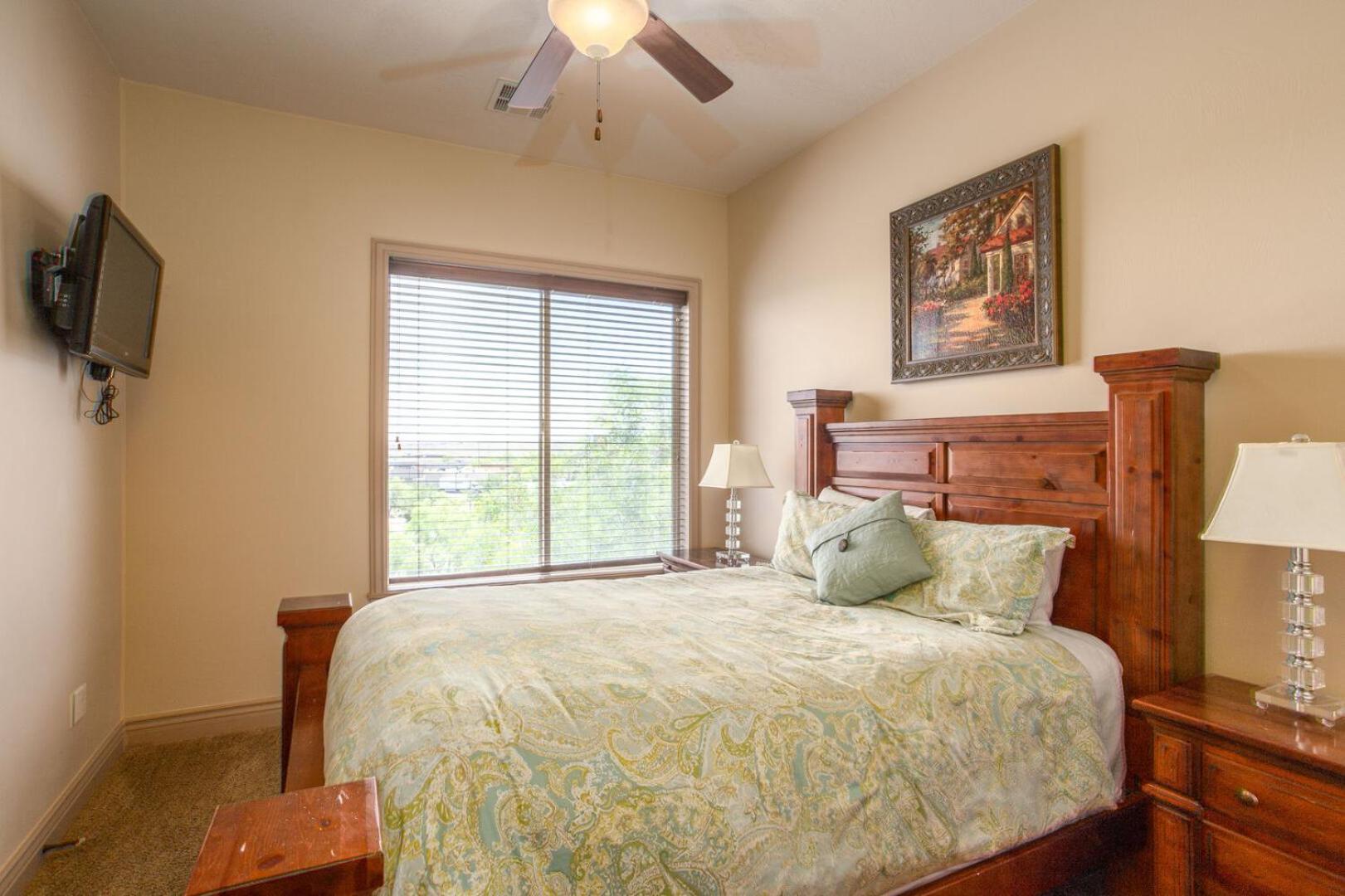 D13-Amazing Red Cliff View-Third Floor 3-bedroom Sunset View photo 7