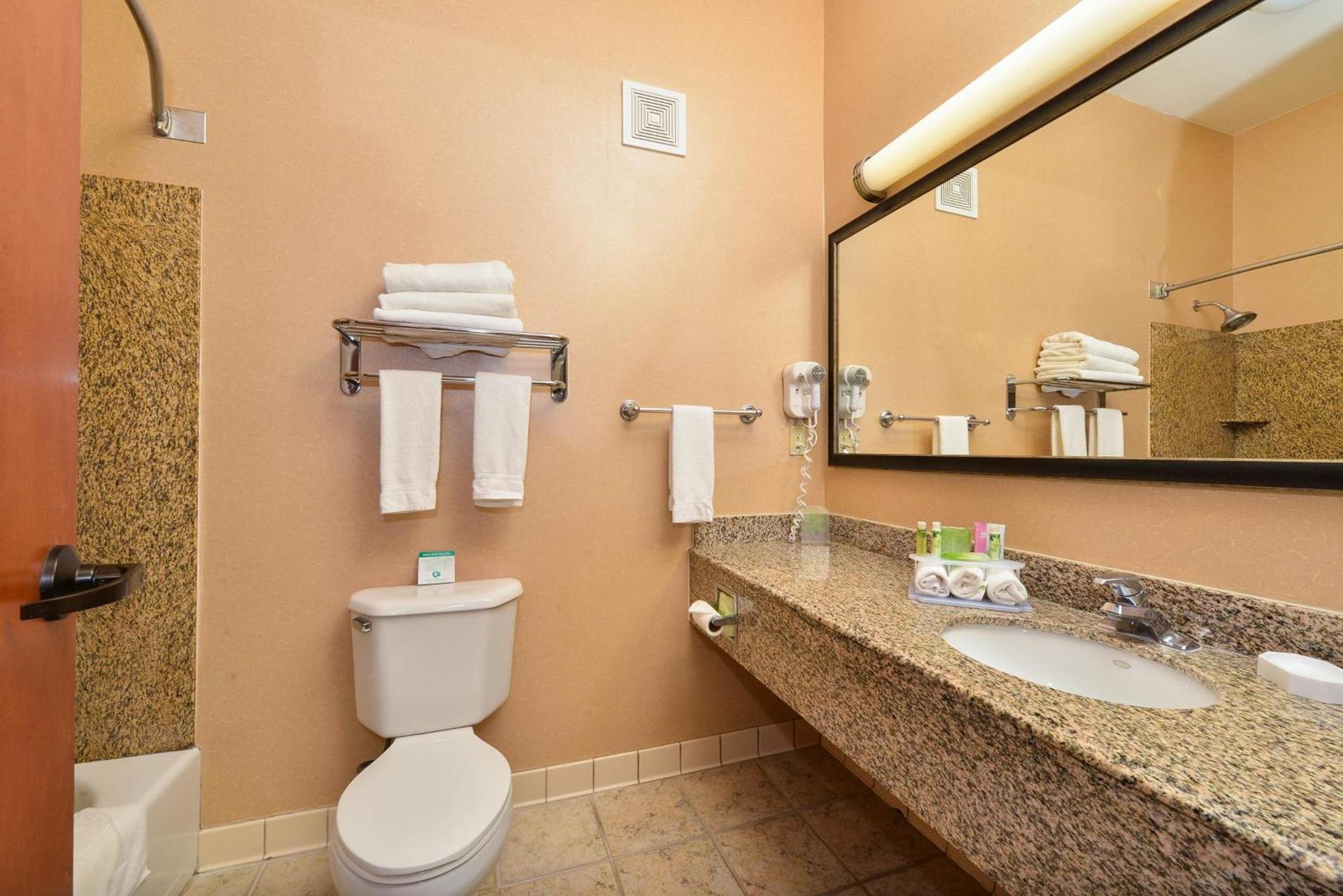 Holiday Inn Express Vancouver North by IHG photo 9