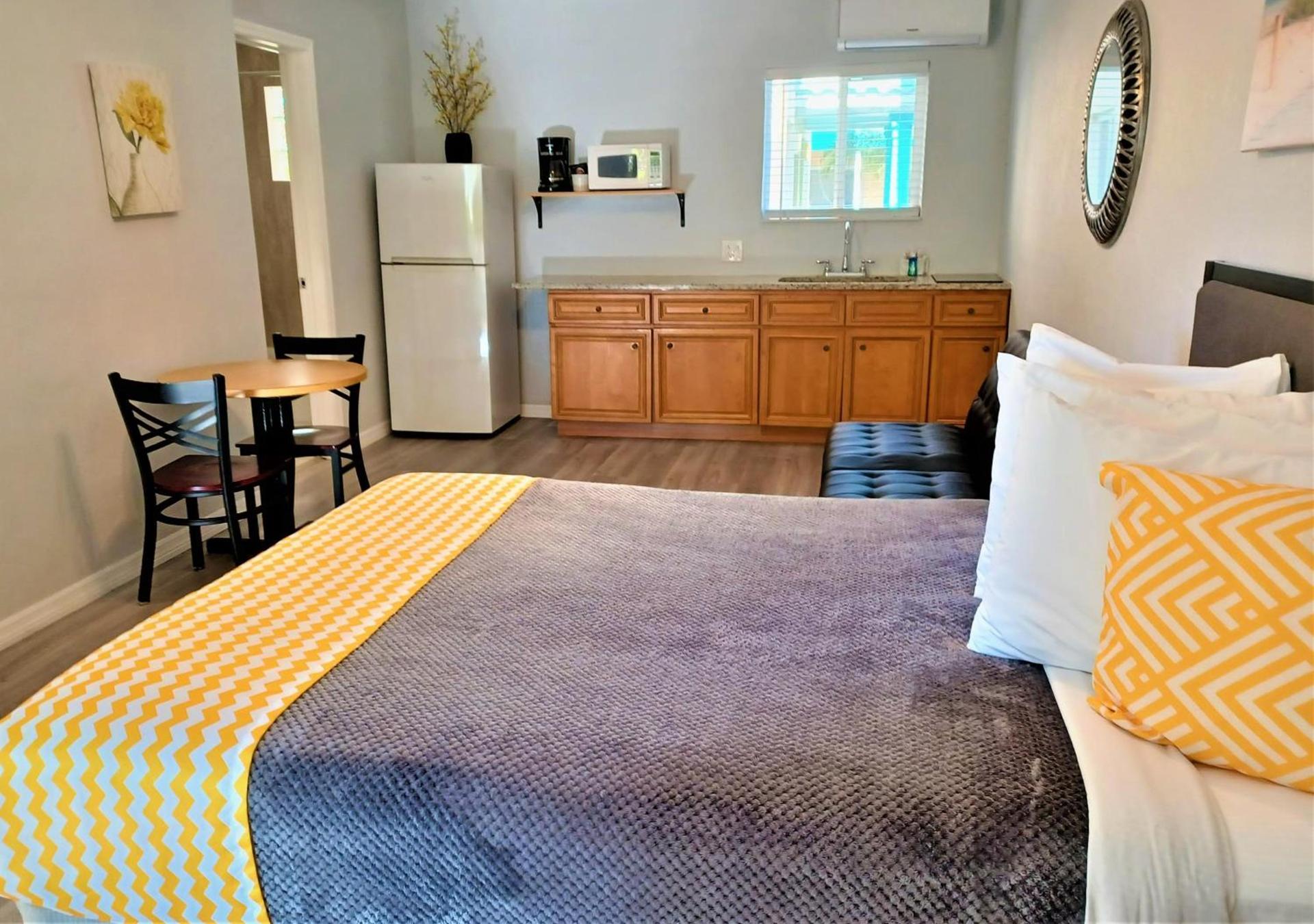 Johns Pass Beach Motel photo 41