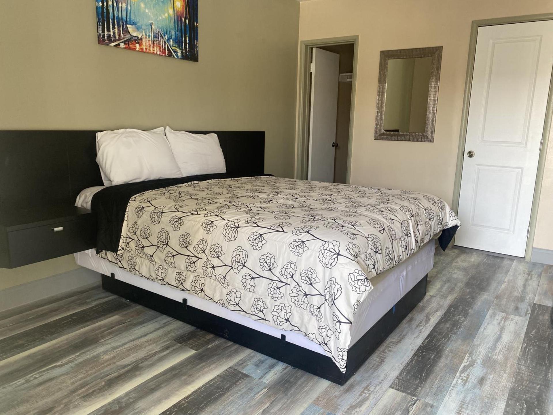 City Center Motel - Oxnard photo 9