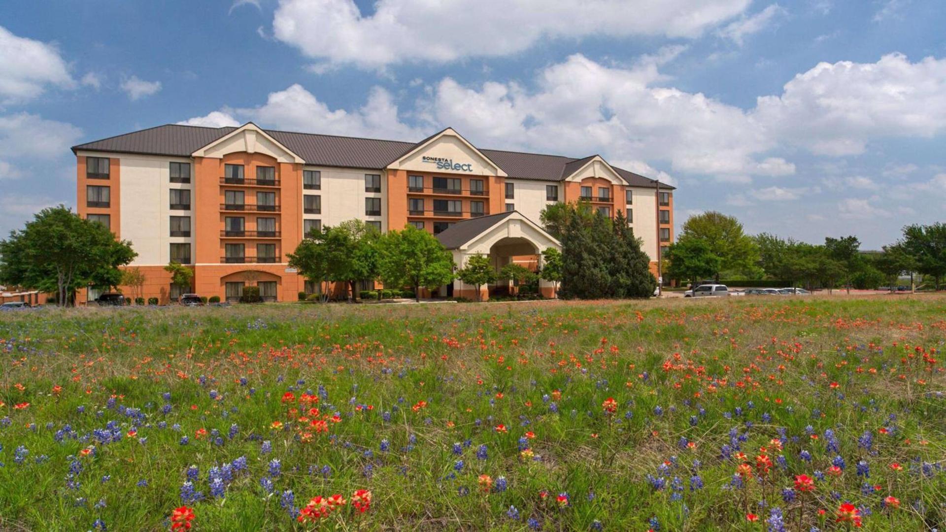 Sonesta Select Austin North Central photo 3