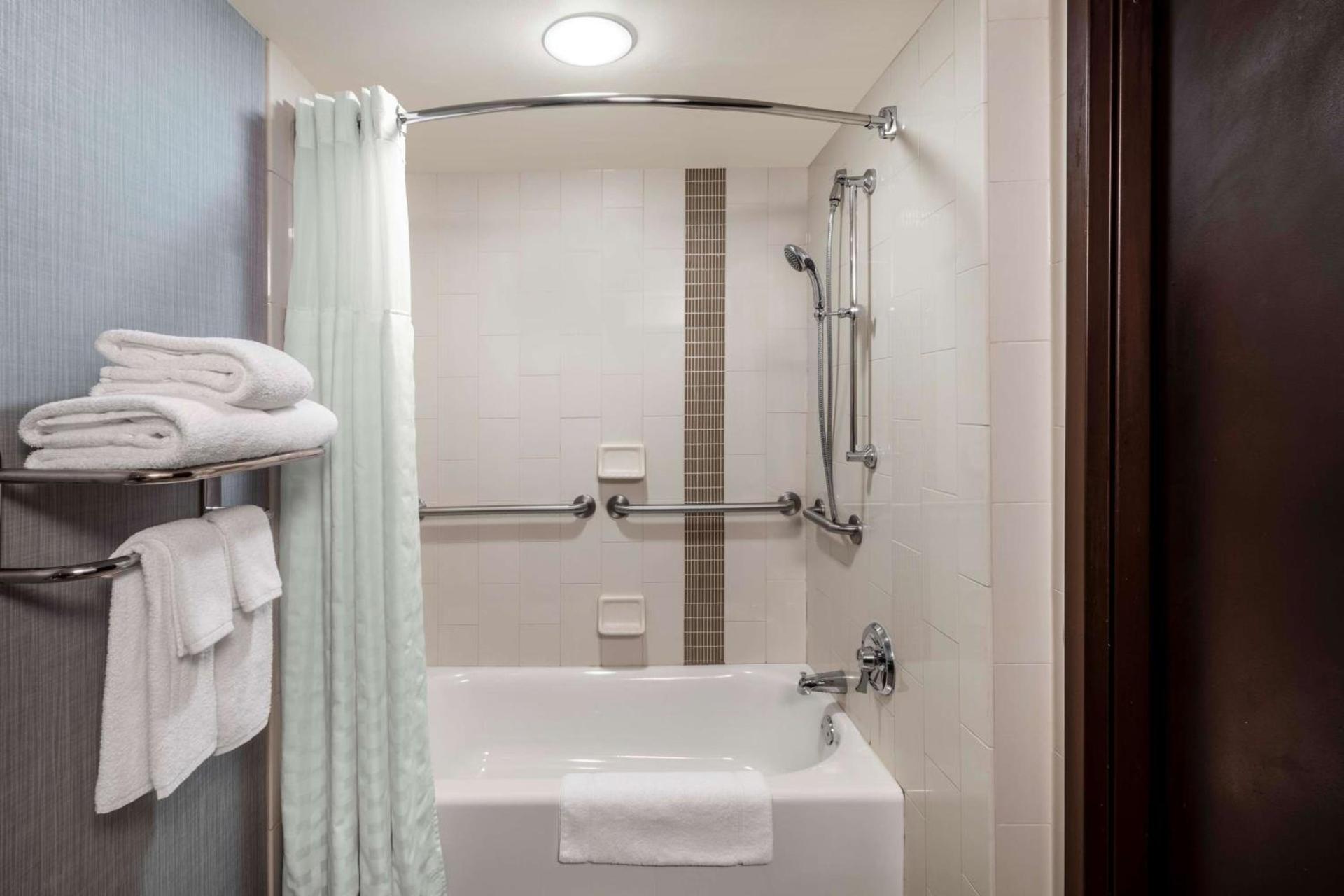 Sonesta Select Austin North Central photo 18