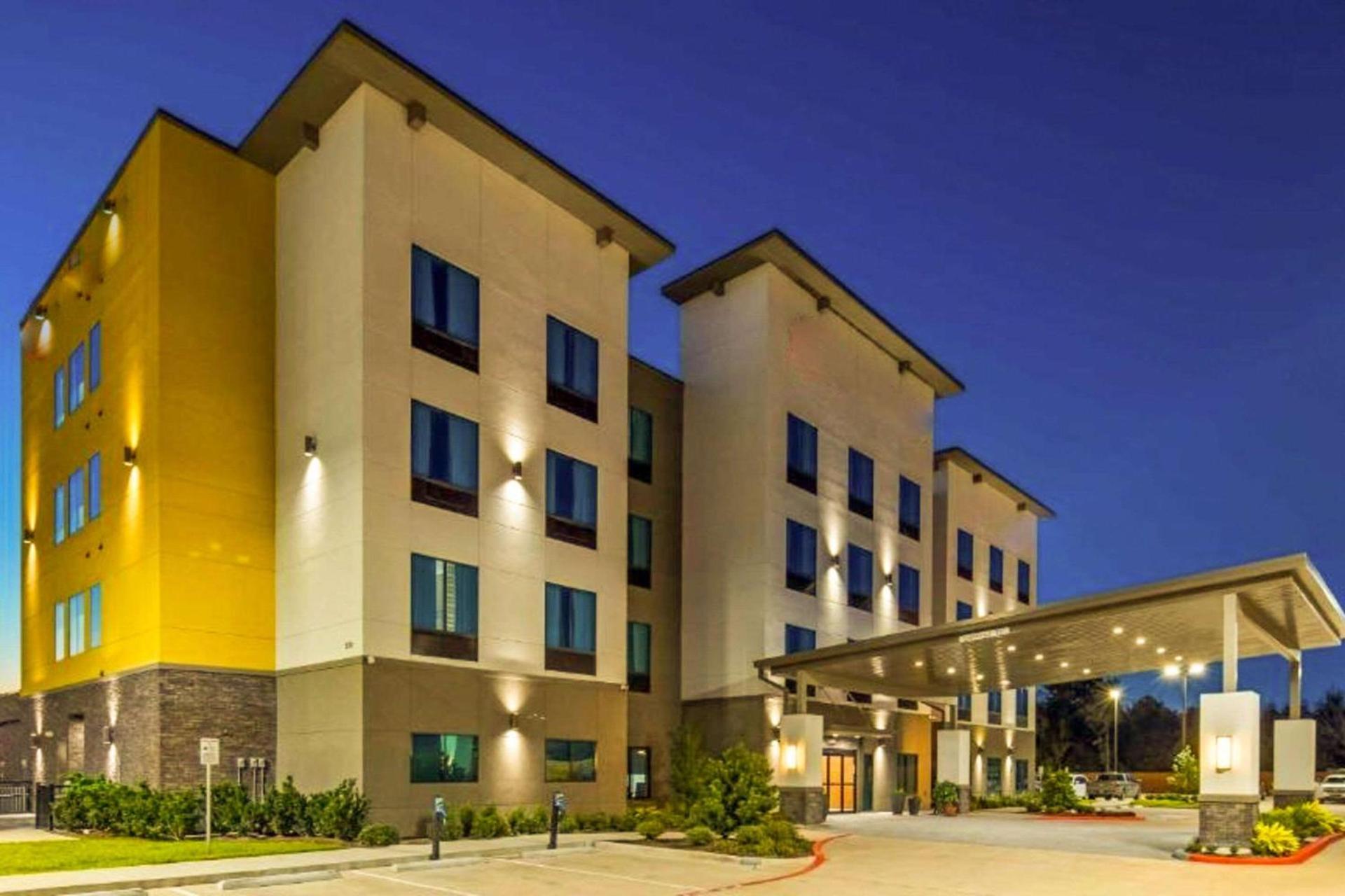 Comfort Inn & Suites Houston I-45 North - IAH photo 1
