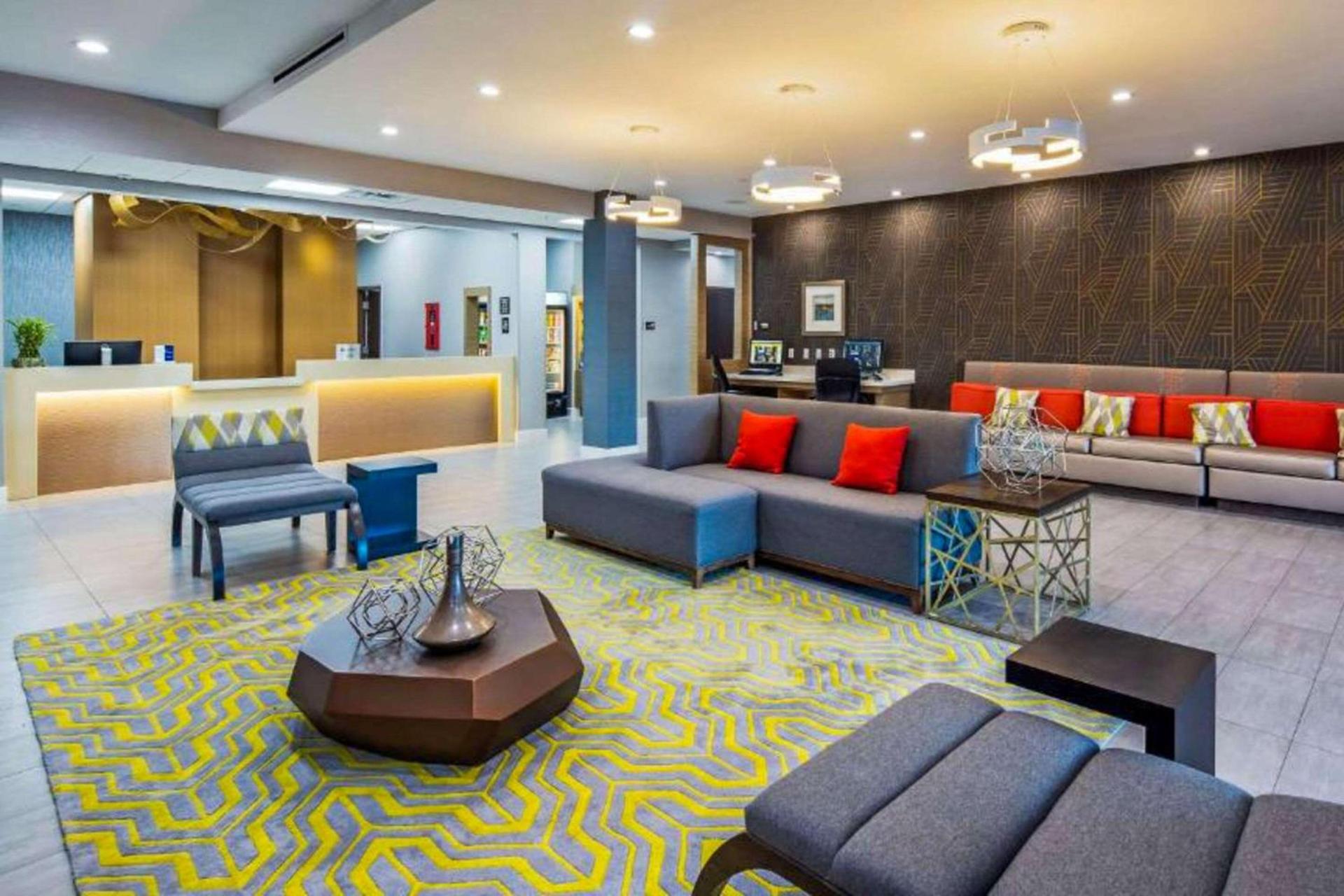 Comfort Inn & Suites Houston I-45 North - IAH photo 4