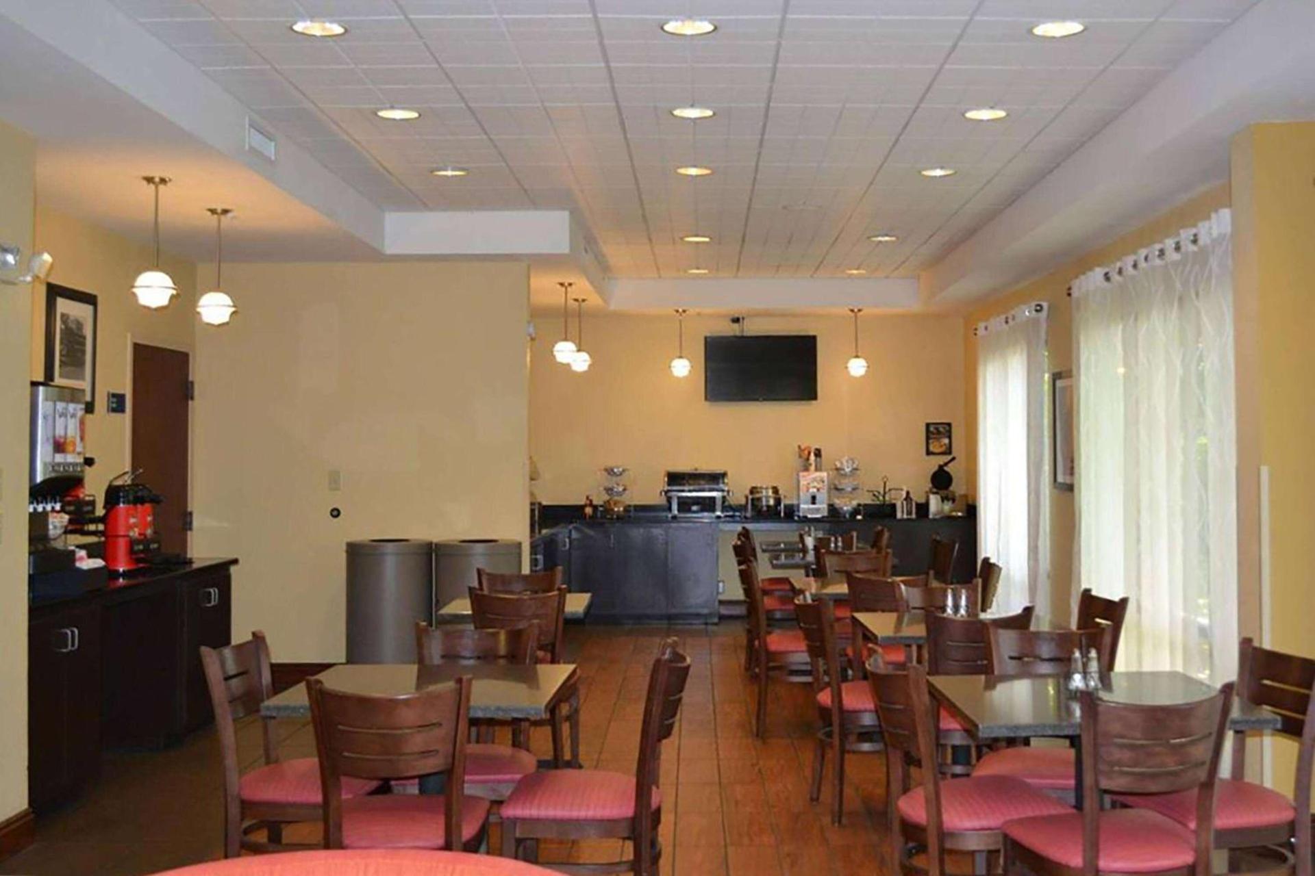 Days Inn by Wyndham Laurel MS photo 6