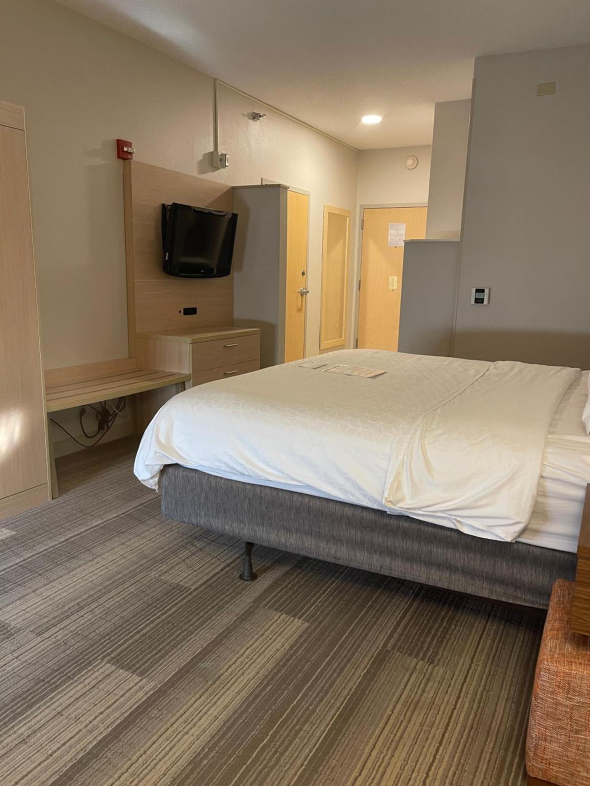 Holiday Inn Express Cedar Rapids - Collins Road by IHG photo 14