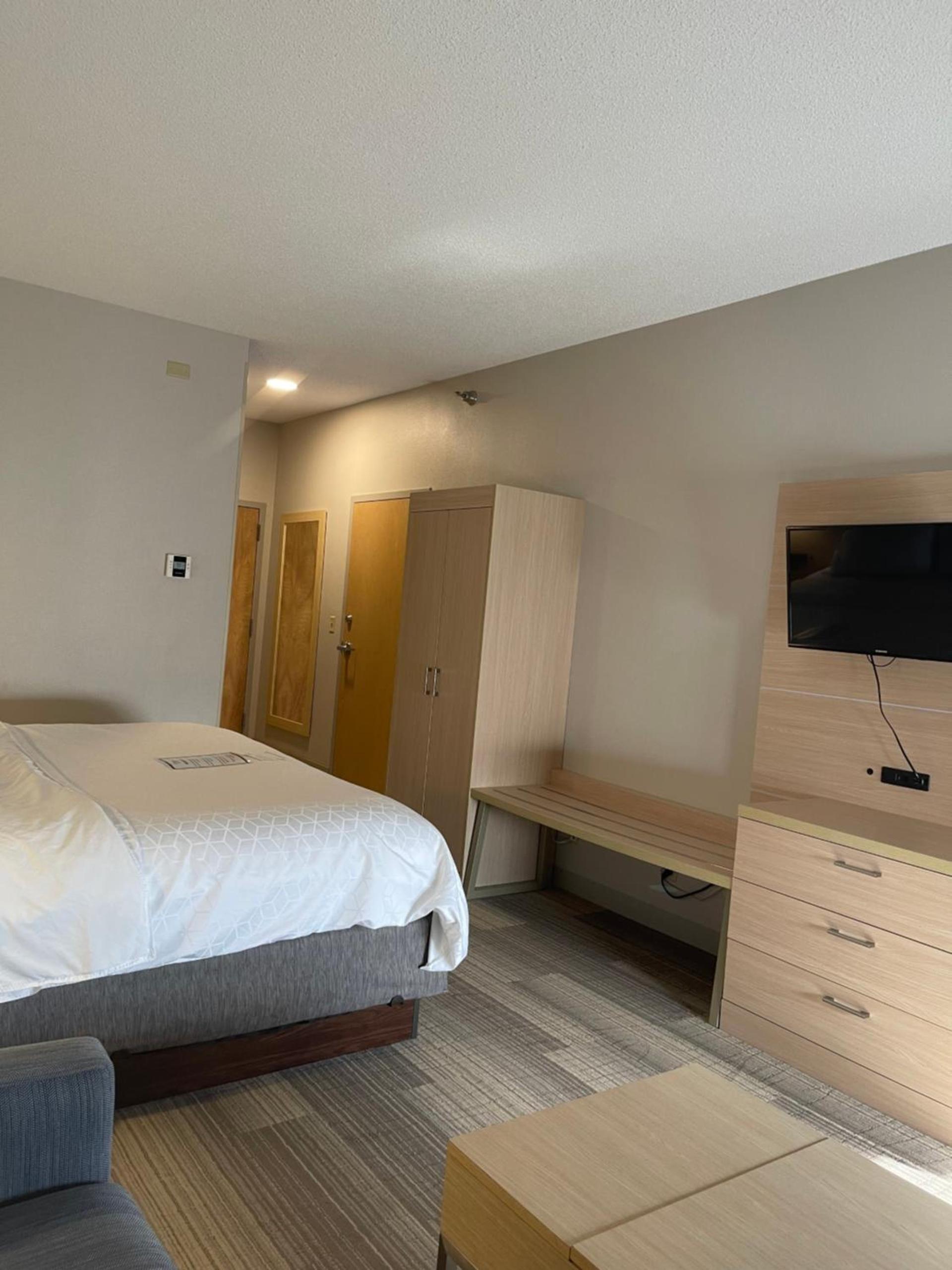 Holiday Inn Express Cedar Rapids - Collins Road by IHG photo 18