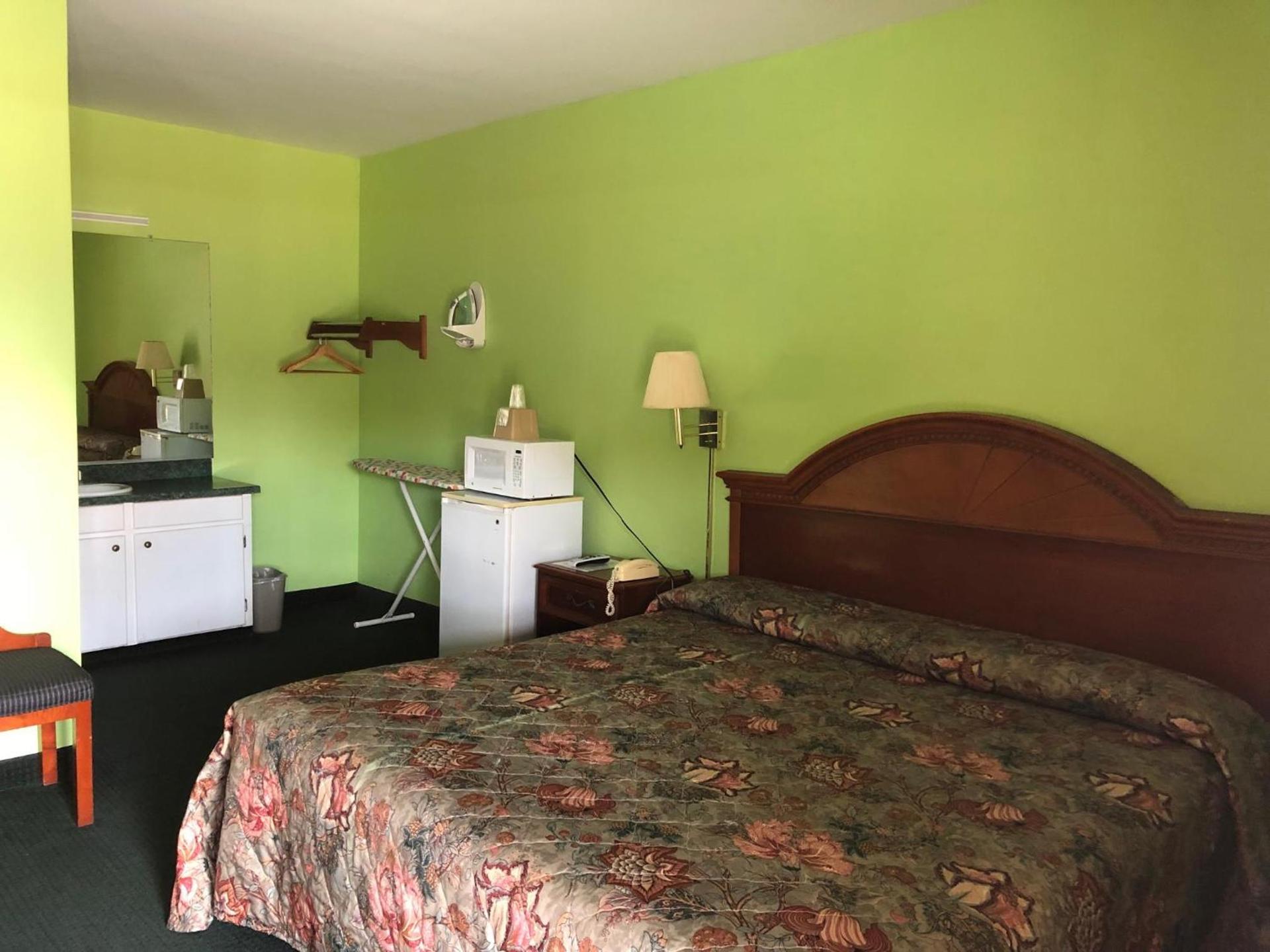 Ranch House Motel photo 9