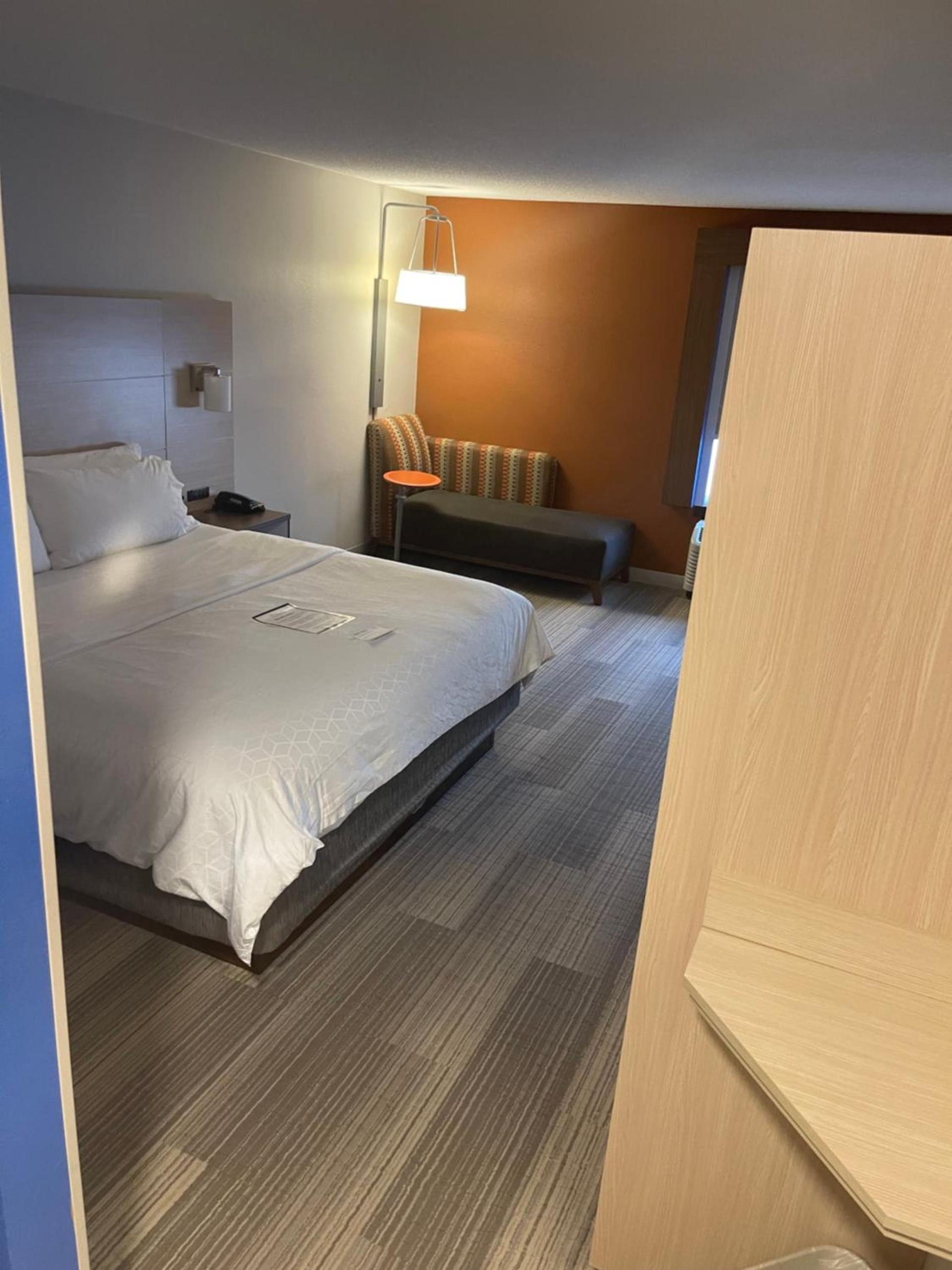 Holiday Inn Express Cedar Rapids - Collins Road by IHG photo 19