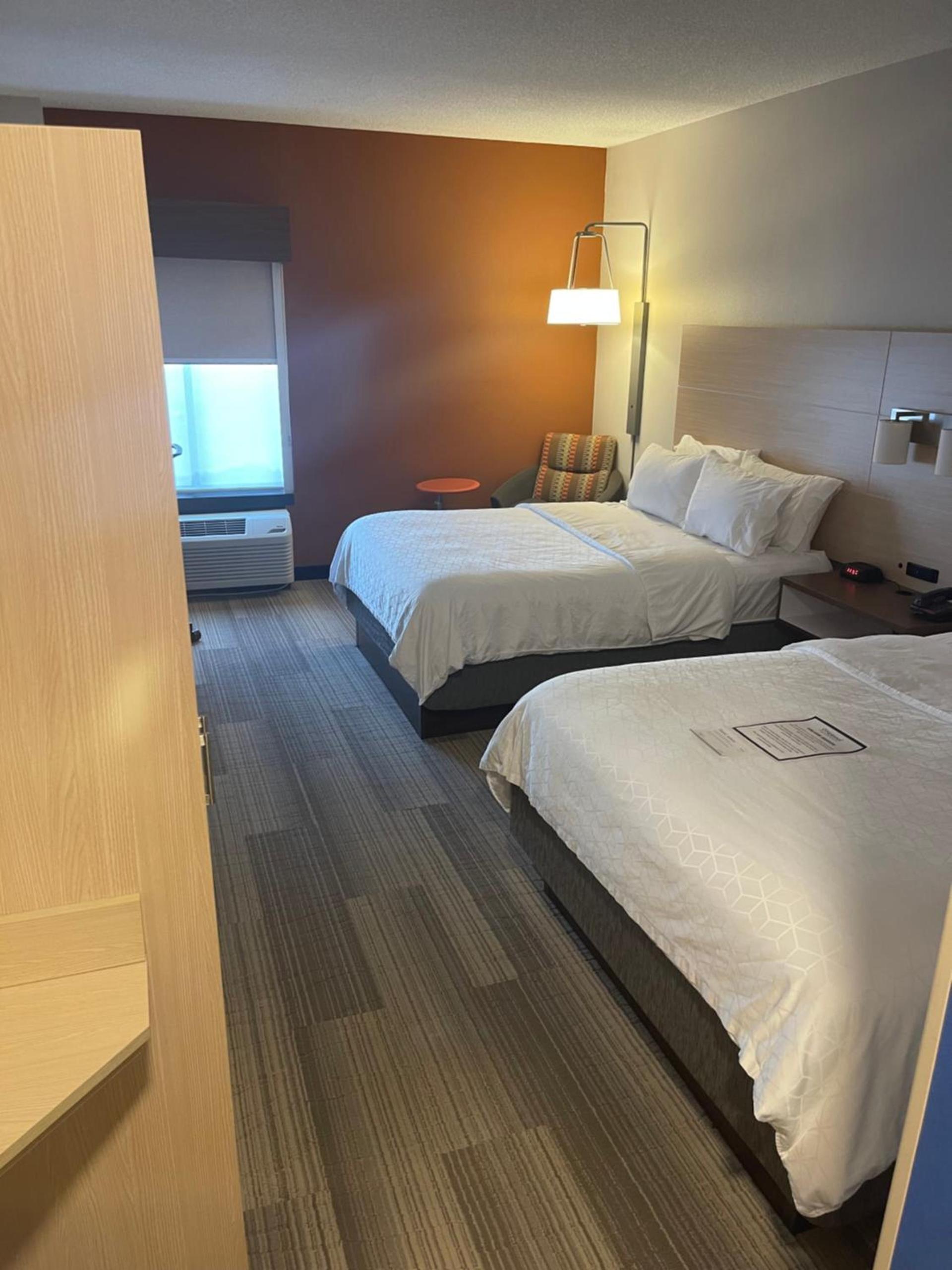Holiday Inn Express Cedar Rapids - Collins Road by IHG photo 21