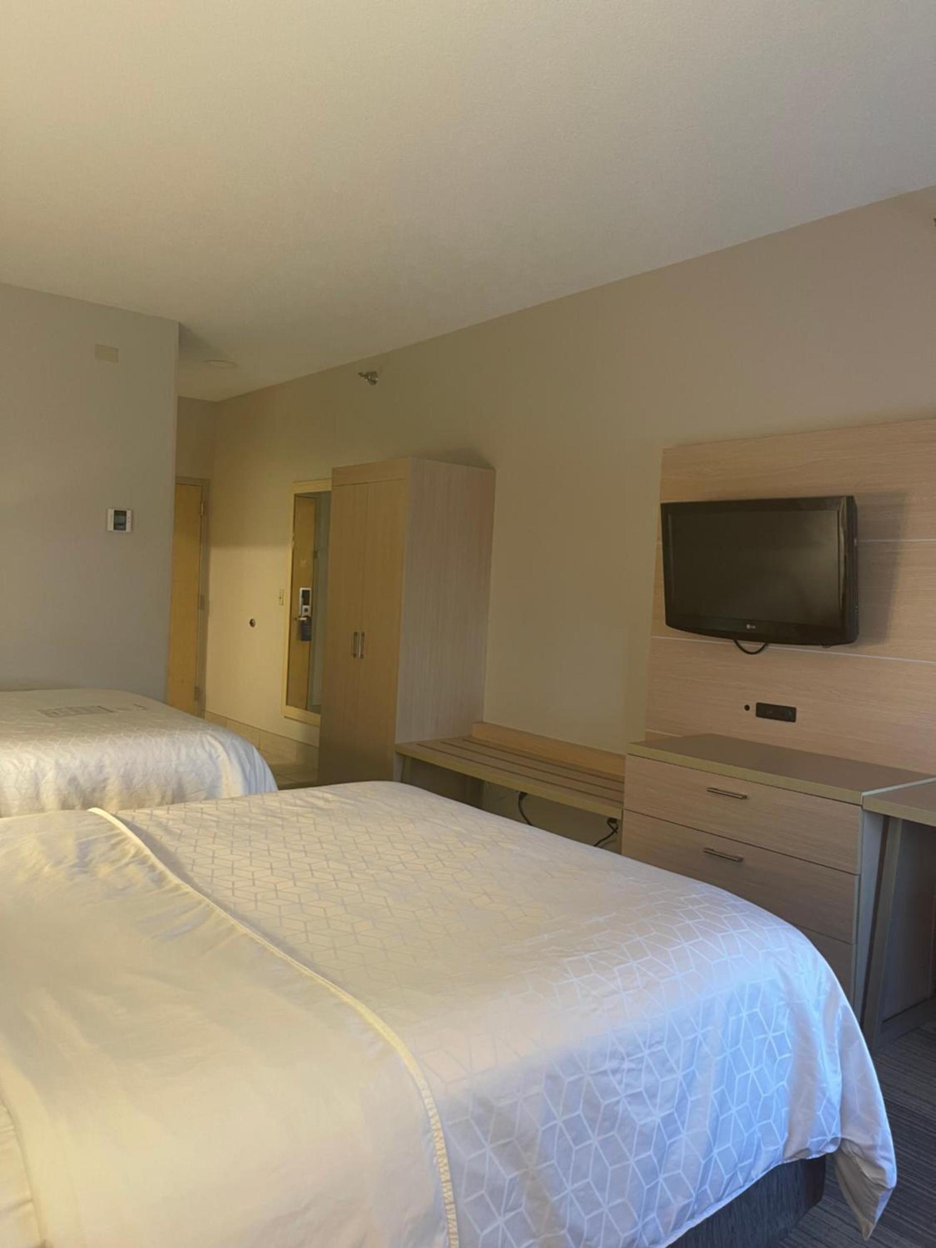 Holiday Inn Express Cedar Rapids - Collins Road by IHG photo 20