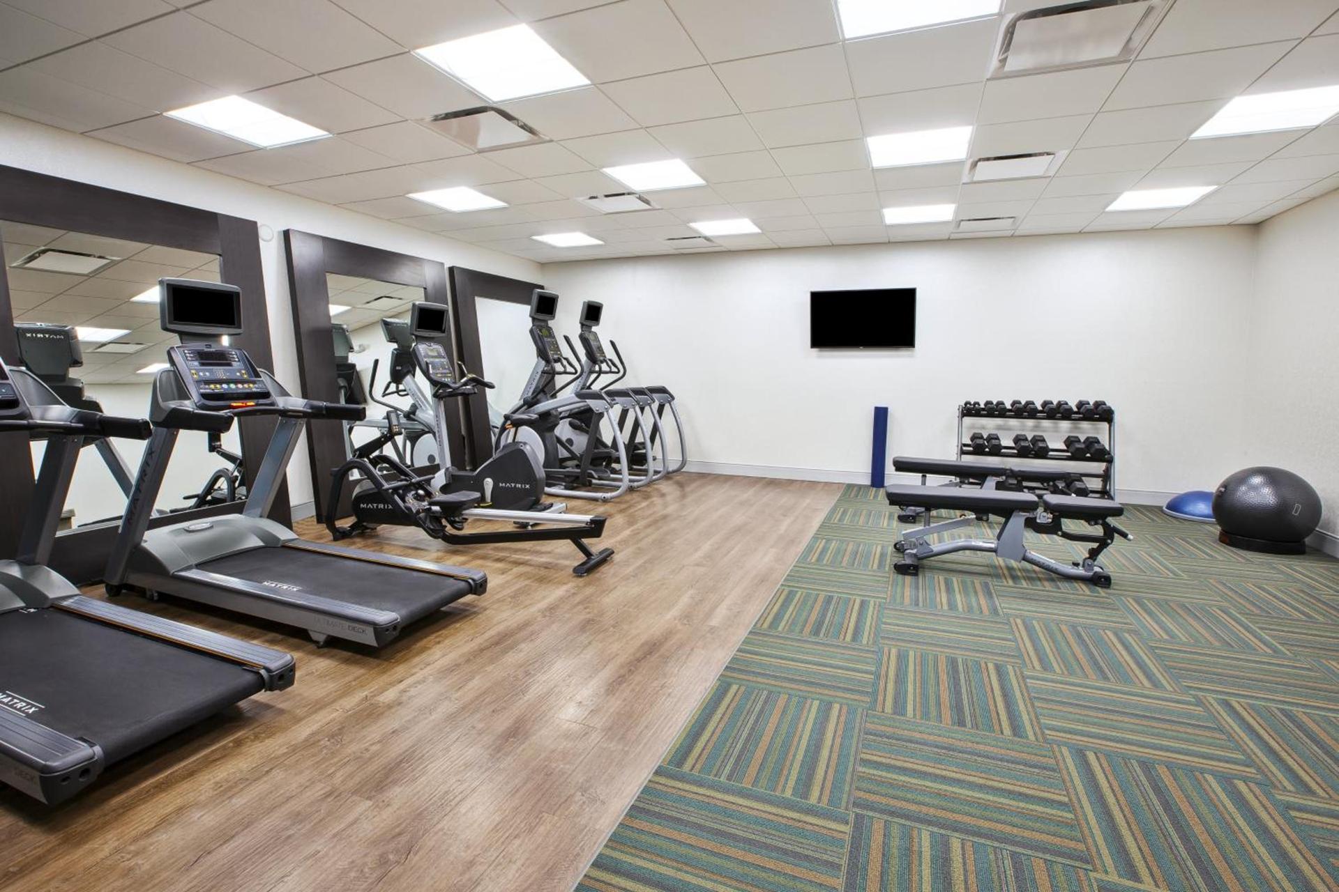 Holiday Inn Express & Suites Okemos - University Area by IHG photo 5