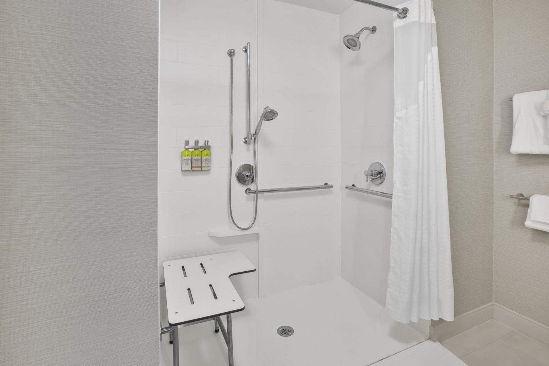 Holiday Inn Express & Suites Okemos - University Area by IHG photo 22