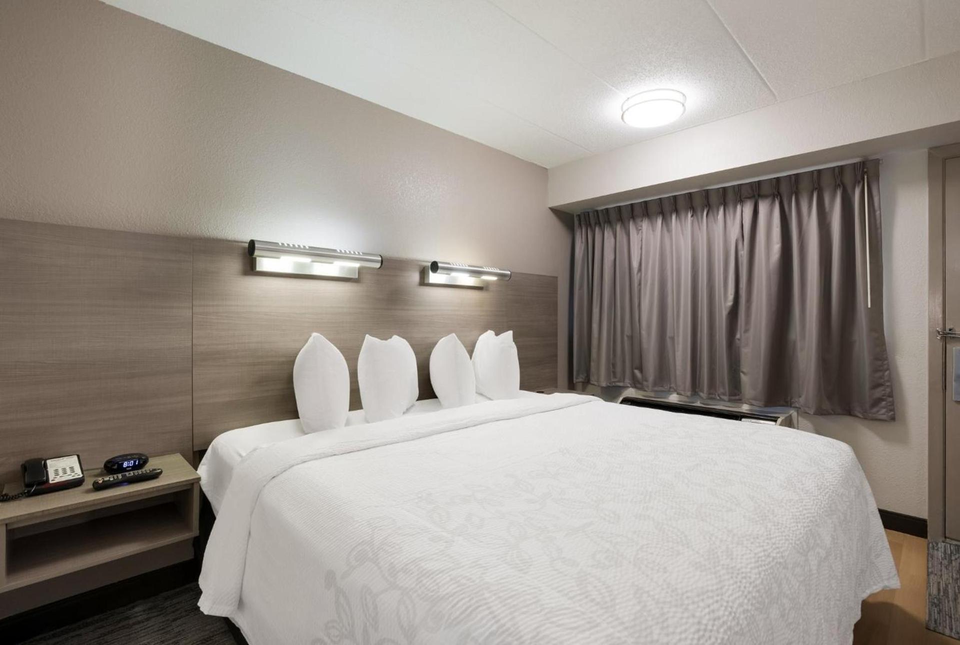 Red Roof Inn PLUS+ Chicago - Naperville photo 26
